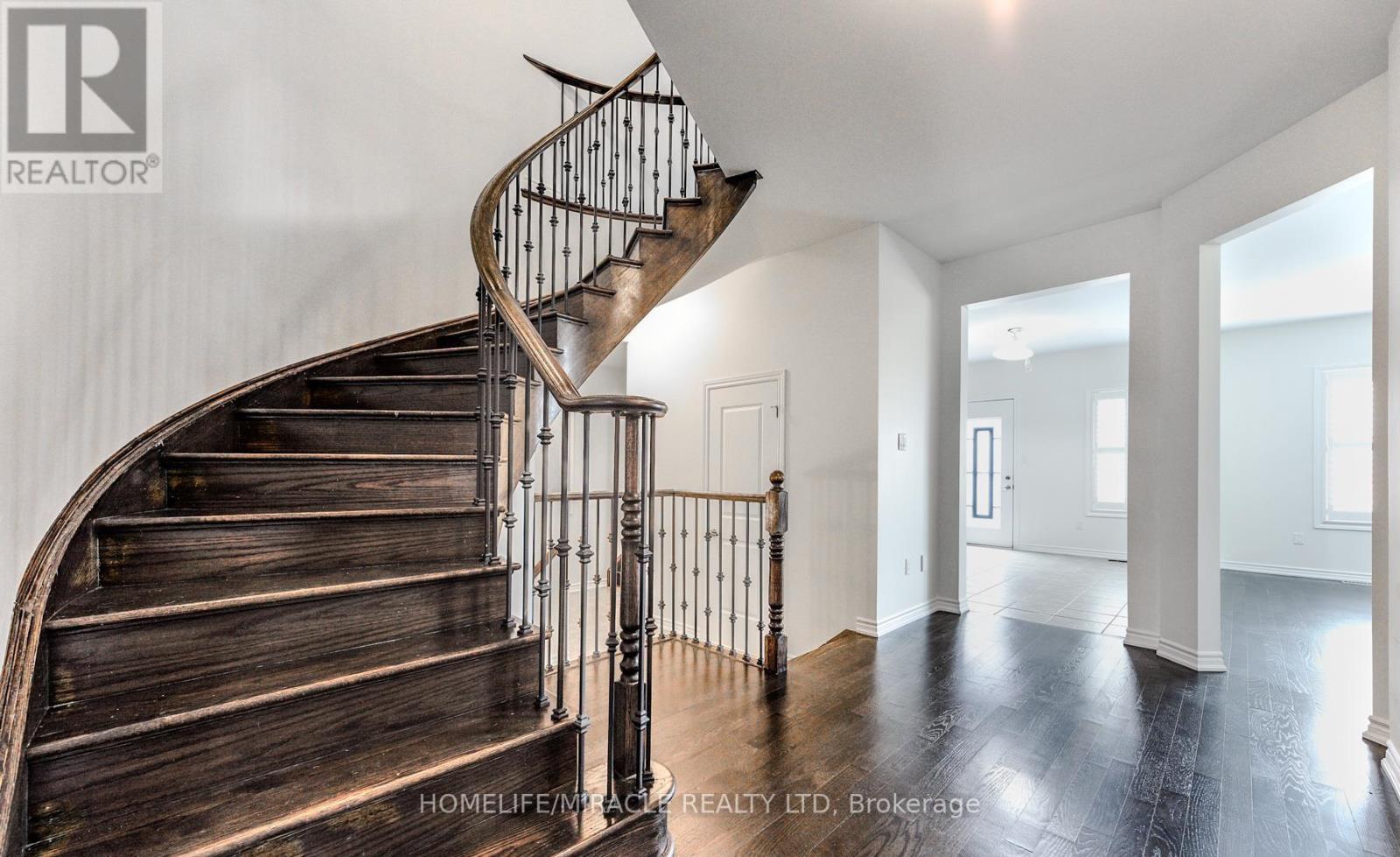 61 Bucksaw Street, Brampton, Ontario  L7A 4P8 - Photo 6 - W12411789