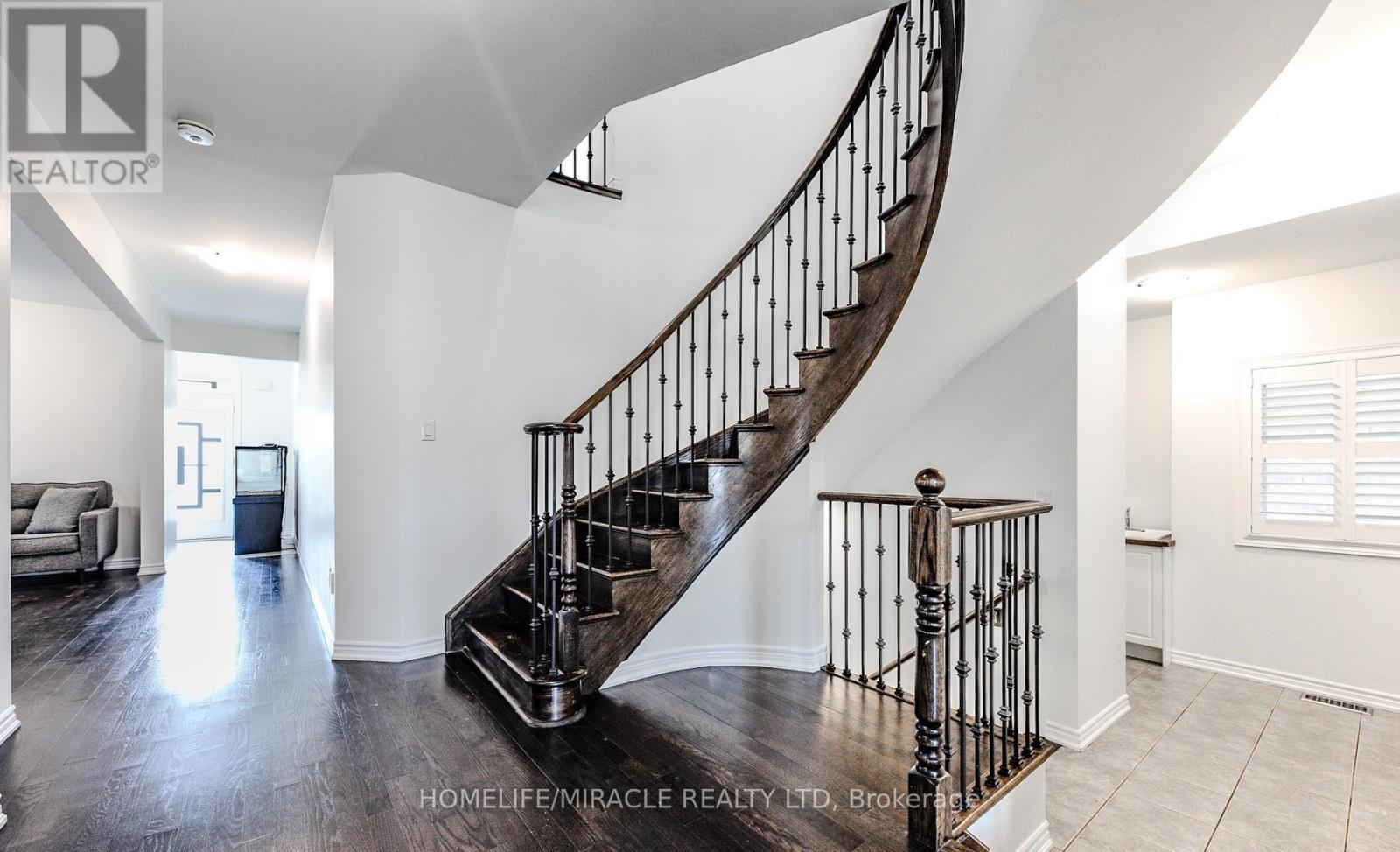61 Bucksaw Street, Brampton, Ontario  L7A 4P8 - Photo 7 - W12411789
