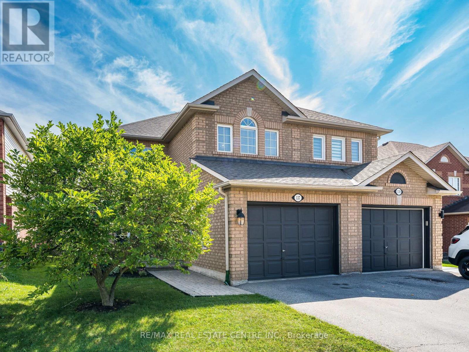 137 MOWAT CRESCENT, Halton Hills, Ontario