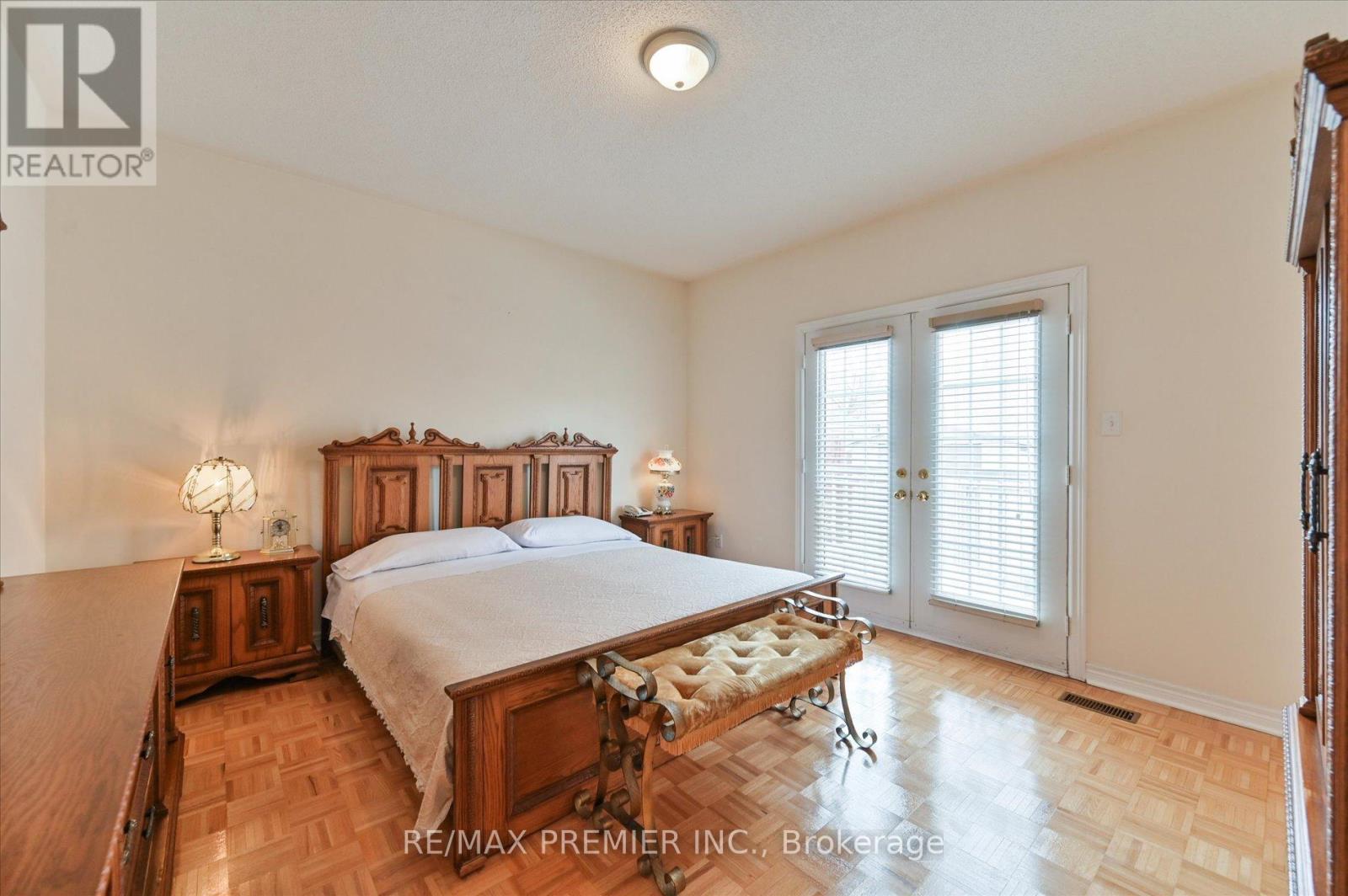 10 Leparc Road, Brampton, Ontario  L6P 1X9 - Photo 19 - W12411825