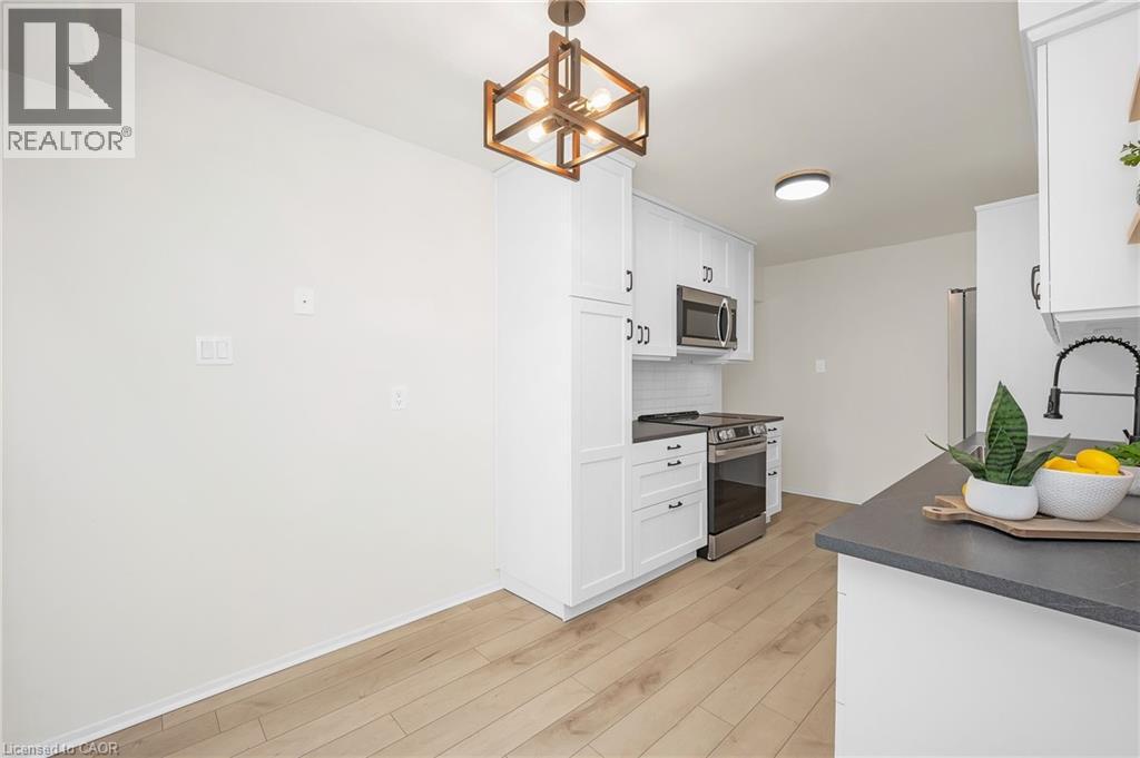 815 Sweetwater Crescent, Mississauga, Ontario  L5H 4A7 - Photo 11 - 40771287