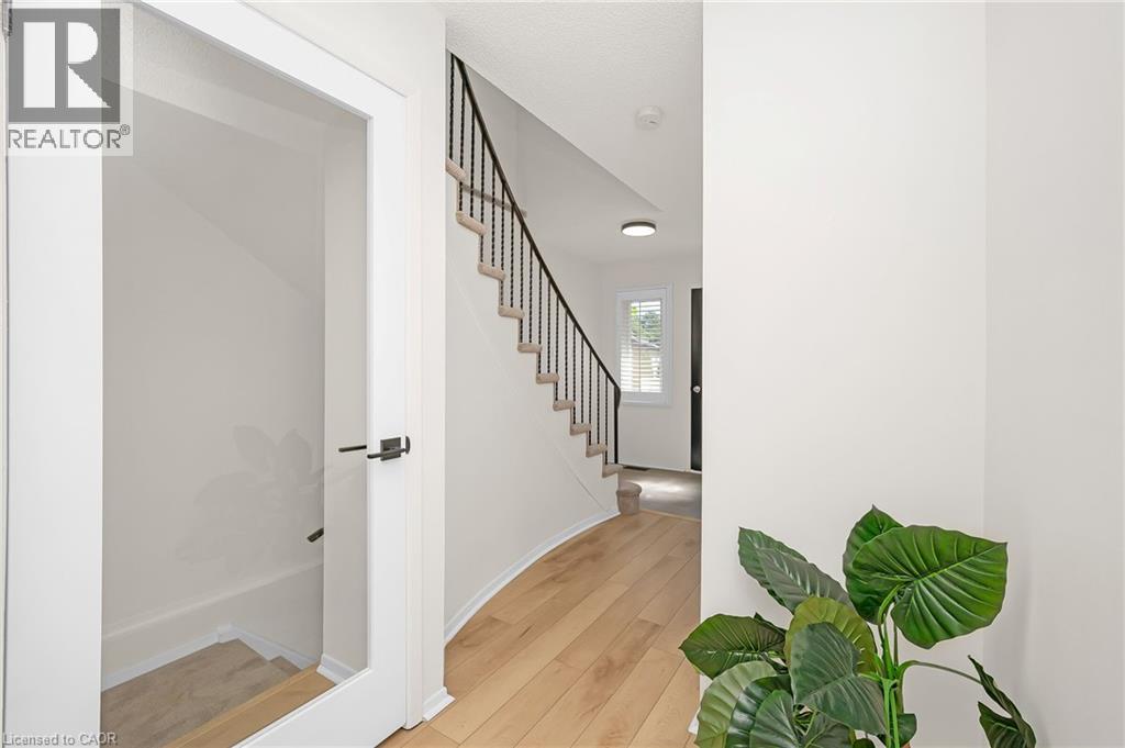 815 Sweetwater Crescent, Mississauga, Ontario  L5H 4A7 - Photo 17 - 40771287