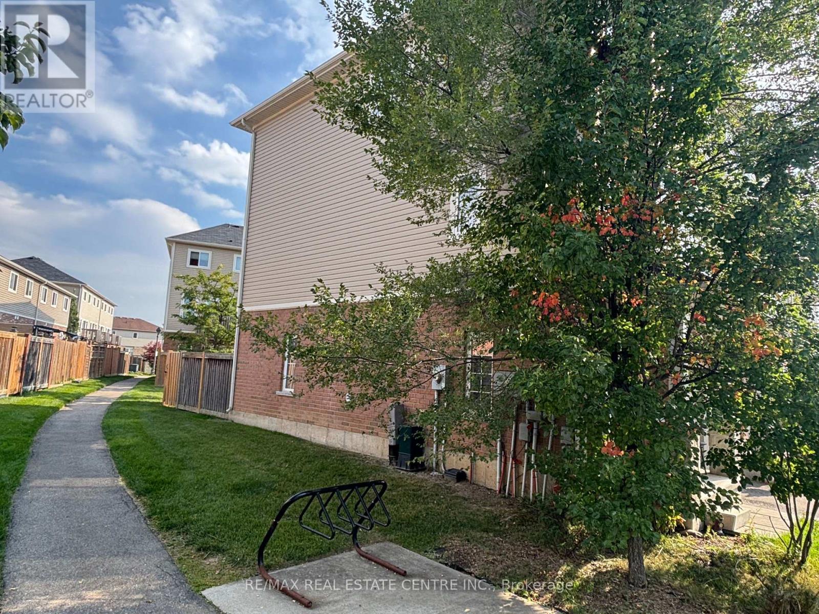 27 - 100 Chester Drive, Cambridge, Ontario  N1T 0C8 - Photo 2 - X12411721