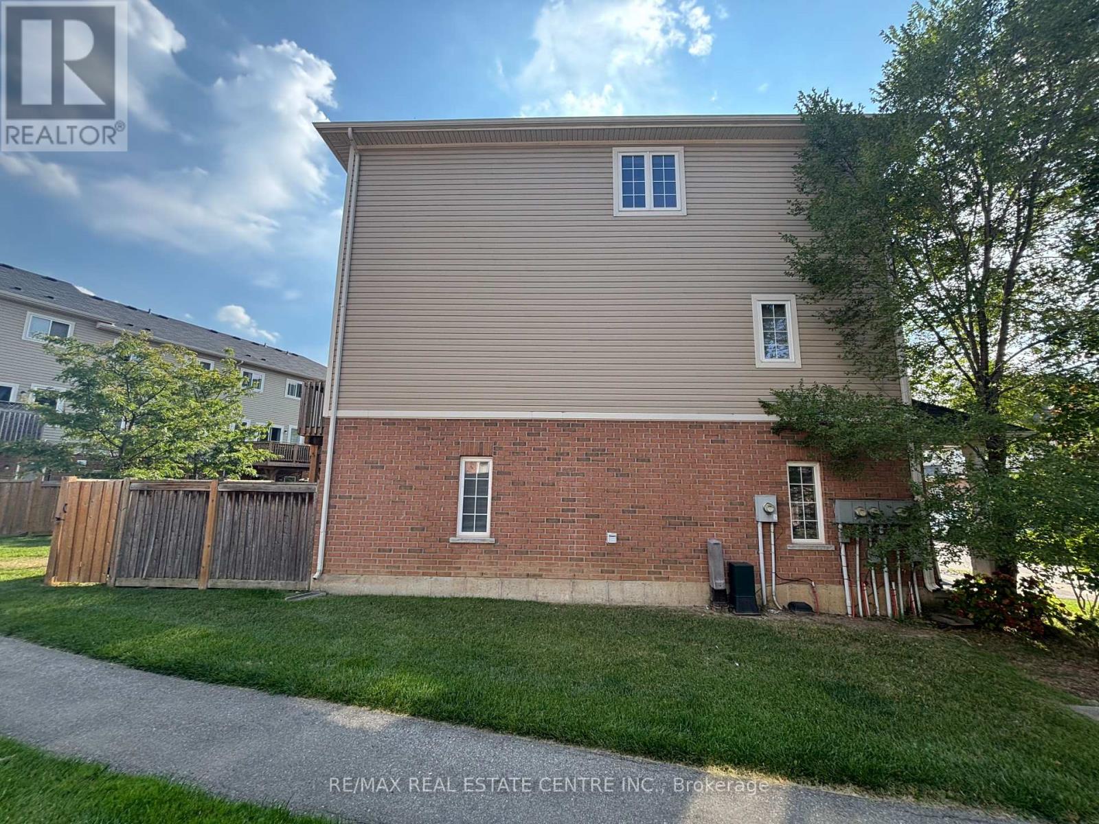 27 - 100 Chester Drive, Cambridge, Ontario  N1T 0C8 - Photo 3 - X12411721