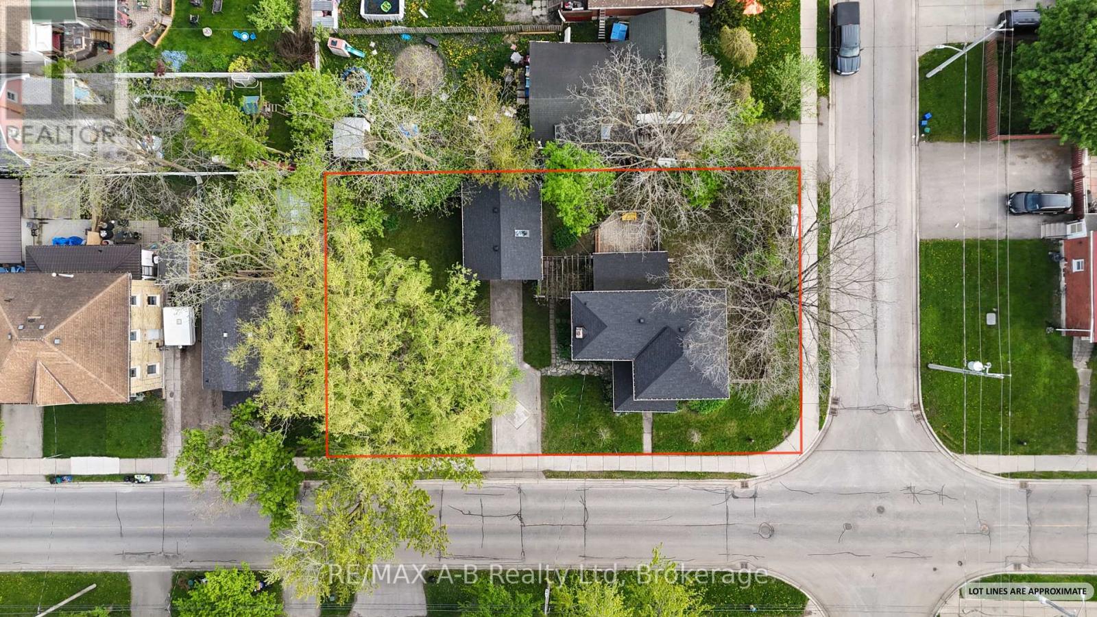 258 Douro Street, Stratford, Ontario  N5A 3S3 - Photo 2 - X12412091