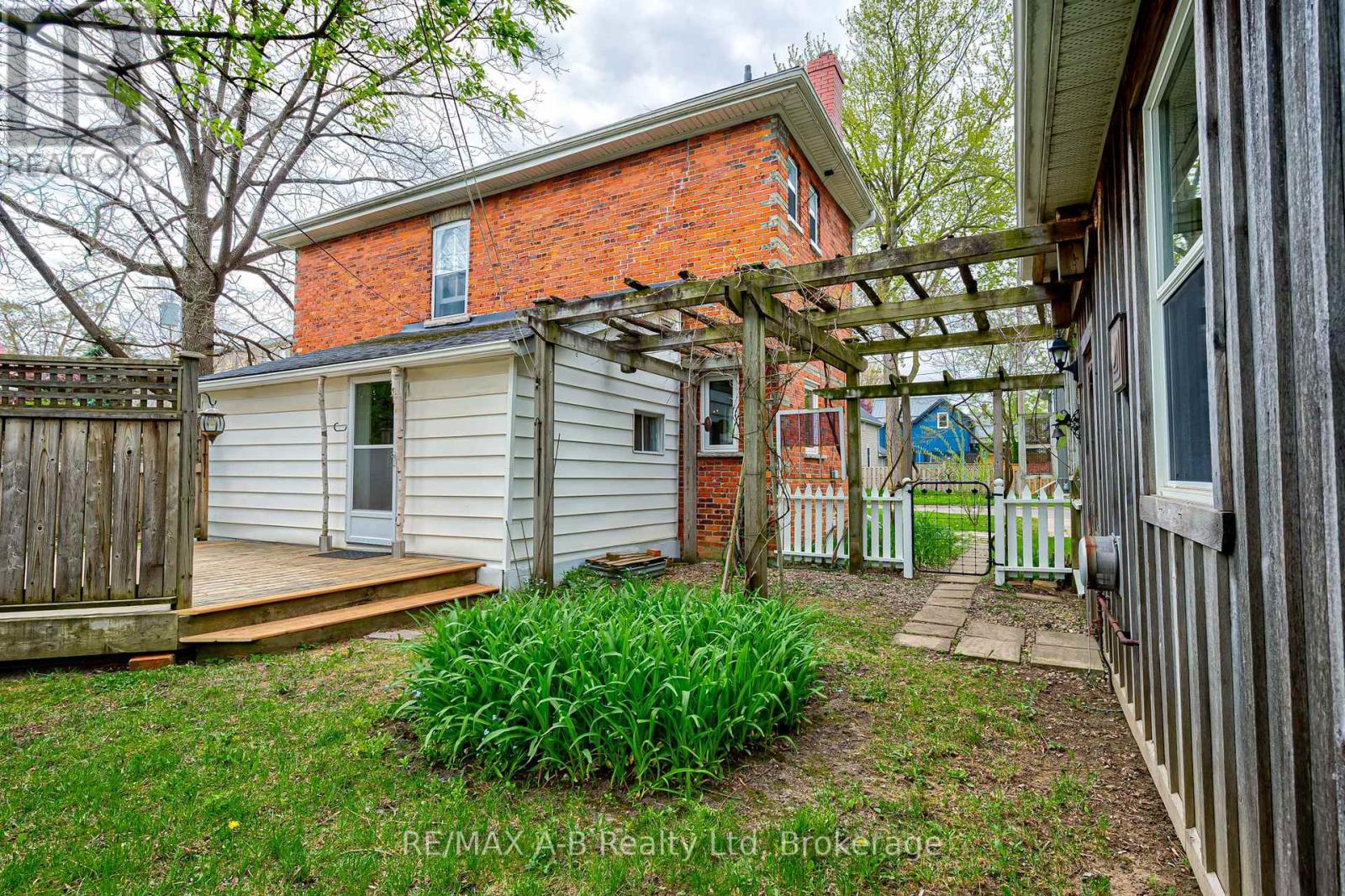 258 Douro Street, Stratford, Ontario  N5A 3S3 - Photo 44 - X12412091