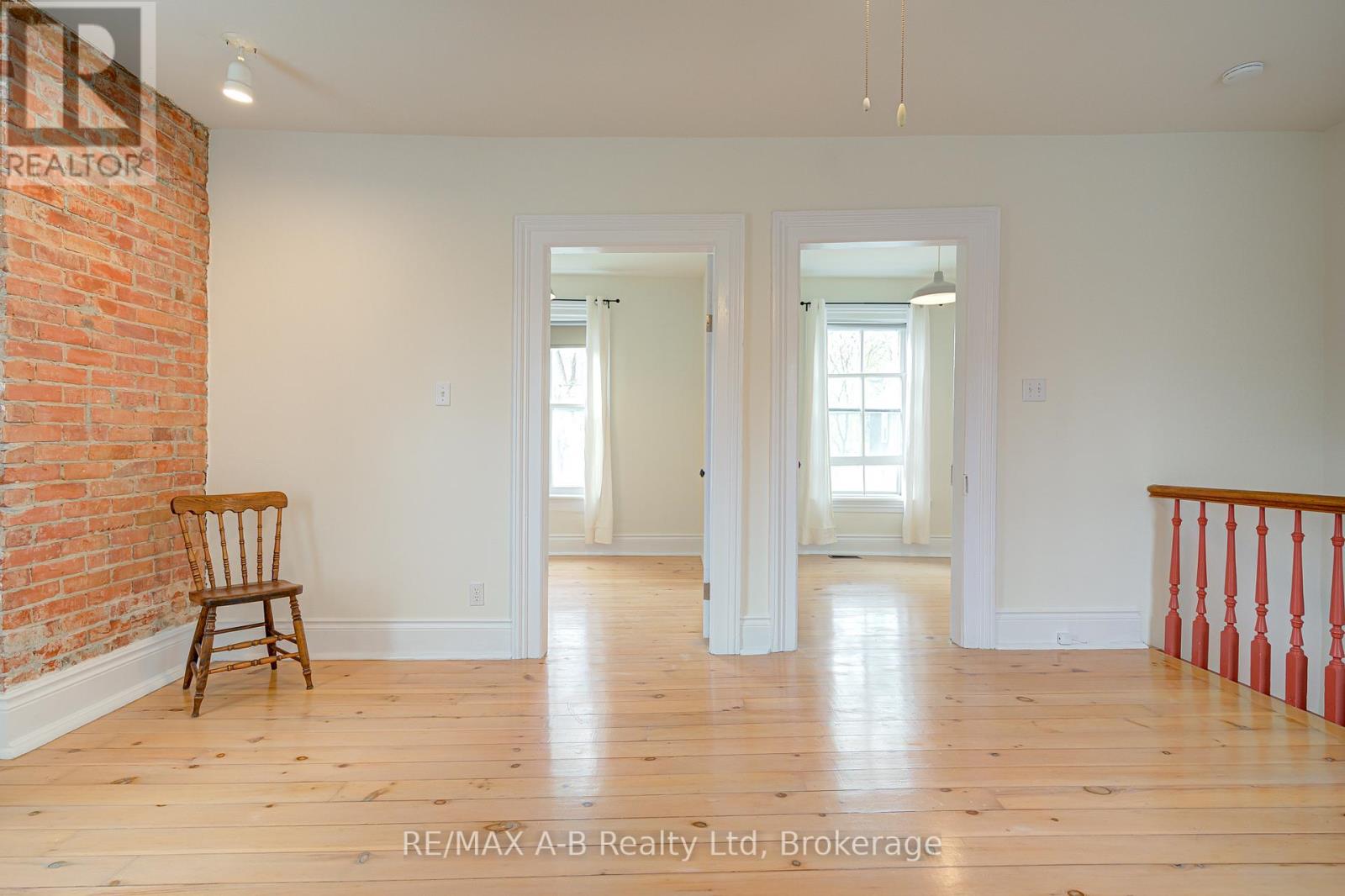 258 Douro Street, Stratford, Ontario  N5A 3S3 - Photo 5 - X12412091