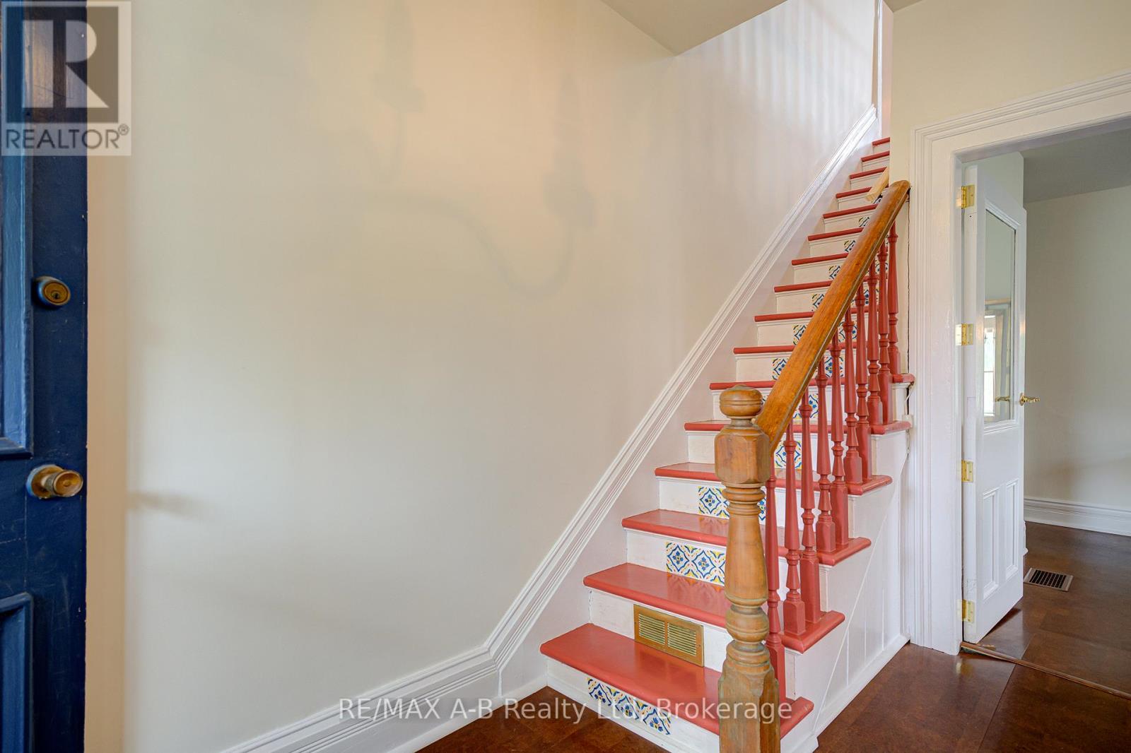 258 Douro Street, Stratford, Ontario  N5A 3S3 - Photo 9 - X12412091