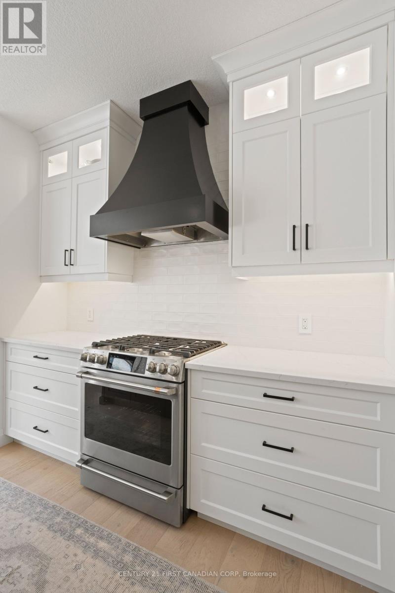 994 Riverbend Road, London South, Ontario  N6K 0J3 - Photo 17 - X12412120