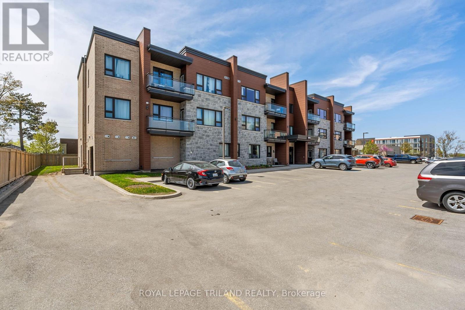 305 - 263 Butler Street, Lucan Biddulph, Ontario  N0M 2J0 - Photo 1 - X12412166