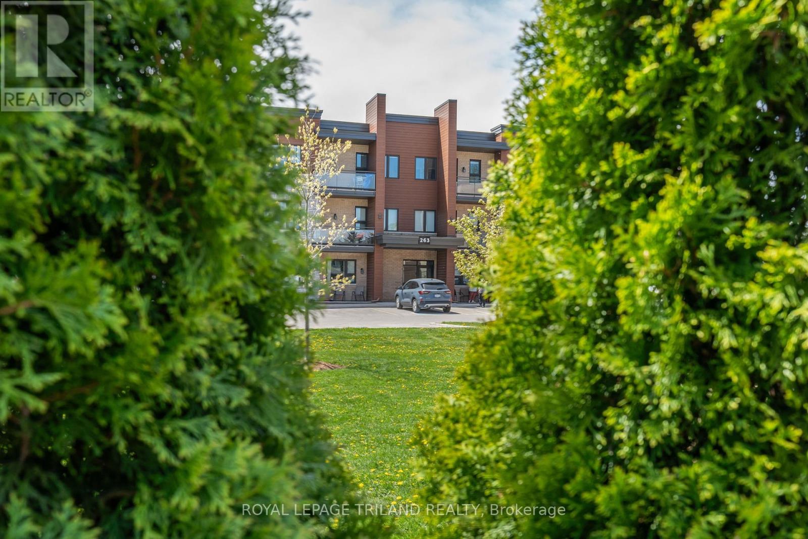 305 - 263 Butler Street, Lucan Biddulph, Ontario  N0M 2J0 - Photo 3 - X12412166
