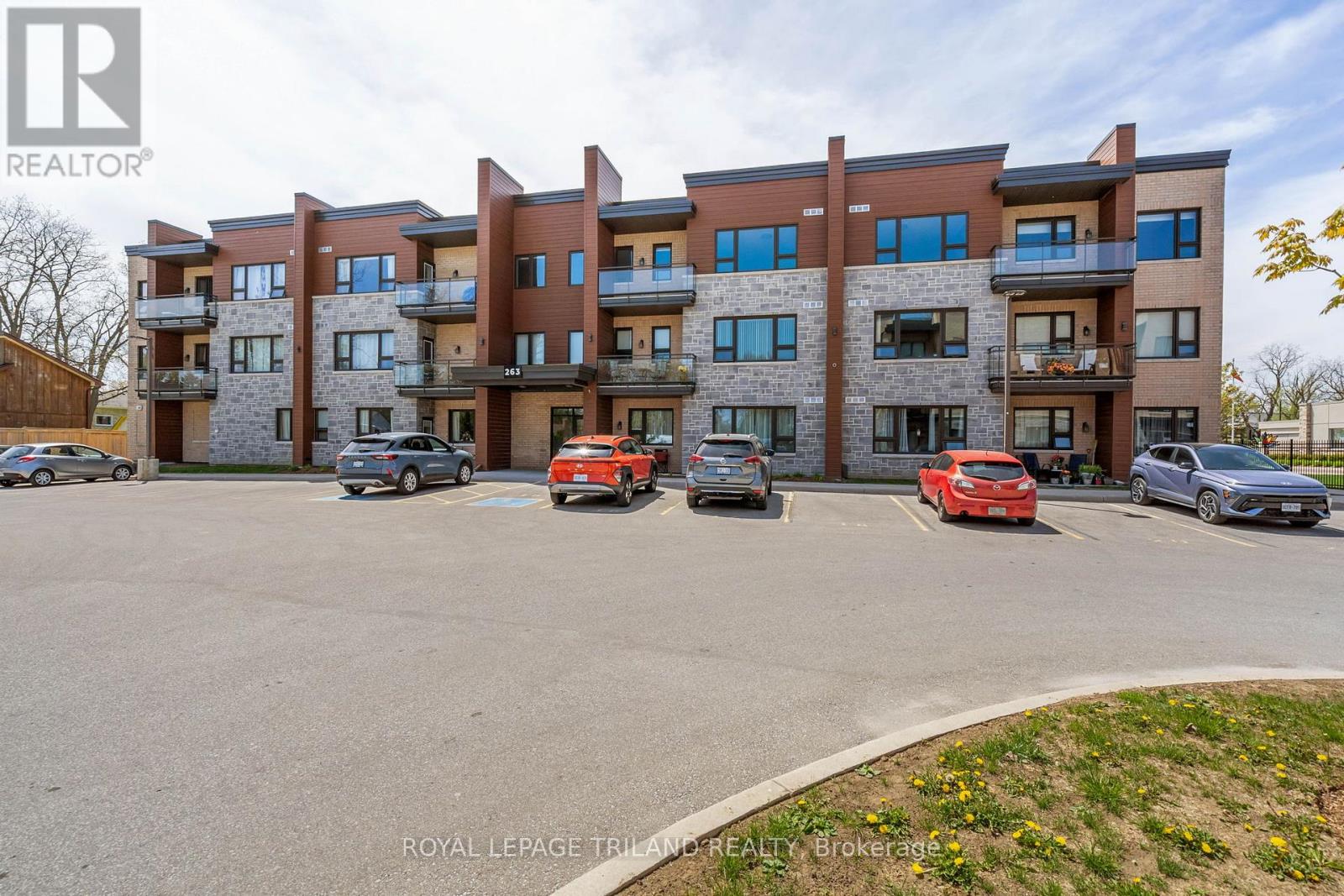305 - 263 Butler Street, Lucan Biddulph, Ontario  N0M 2J0 - Photo 4 - X12412166