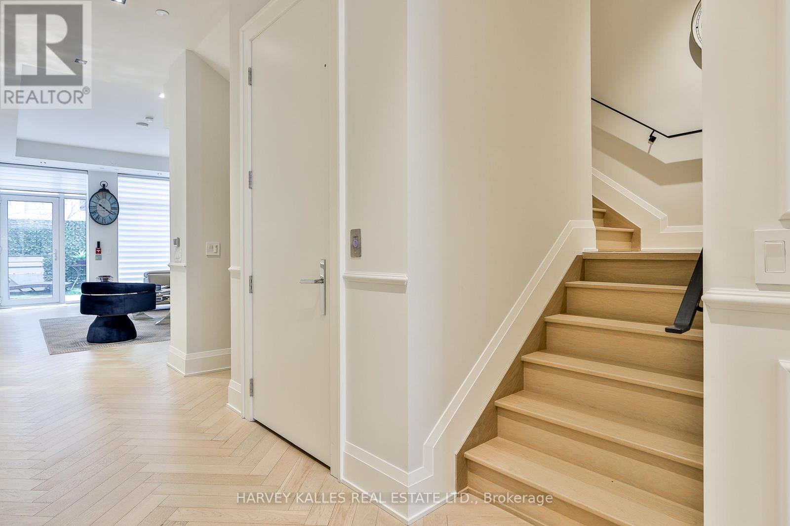 49 Foxbar Road, Toronto, Ontario  M4V 2G5 - Photo 14 - C12411847
