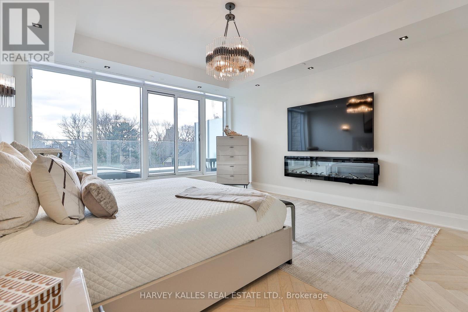 49 Foxbar Road, Toronto, Ontario  M4V 2G5 - Photo 18 - C12411847