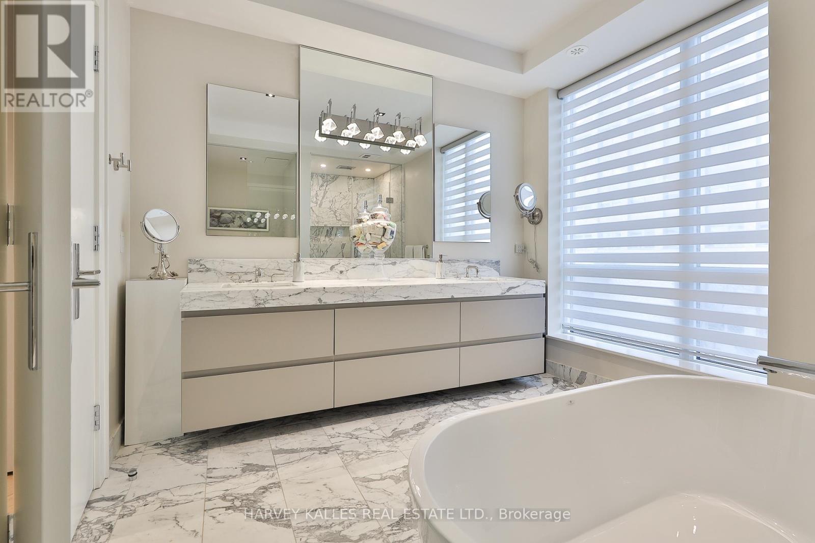 49 Foxbar Road, Toronto, Ontario  M4V 2G5 - Photo 23 - C12411847