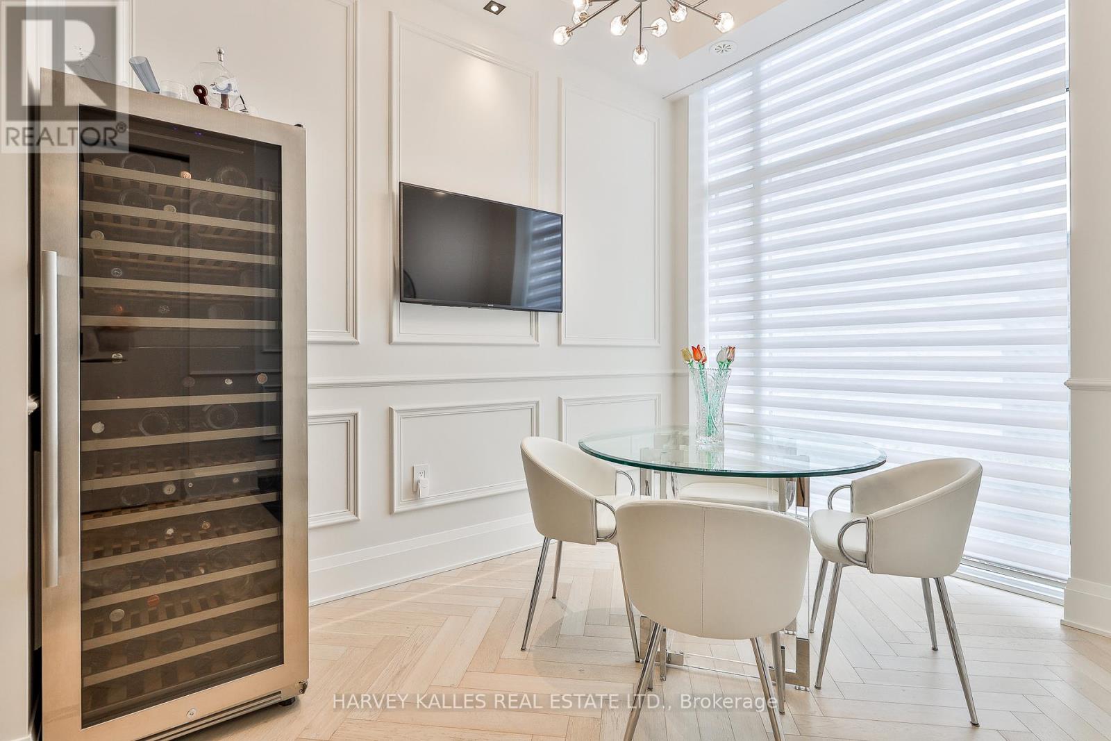 49 Foxbar Road, Toronto, Ontario  M4V 2G5 - Photo 4 - C12411847