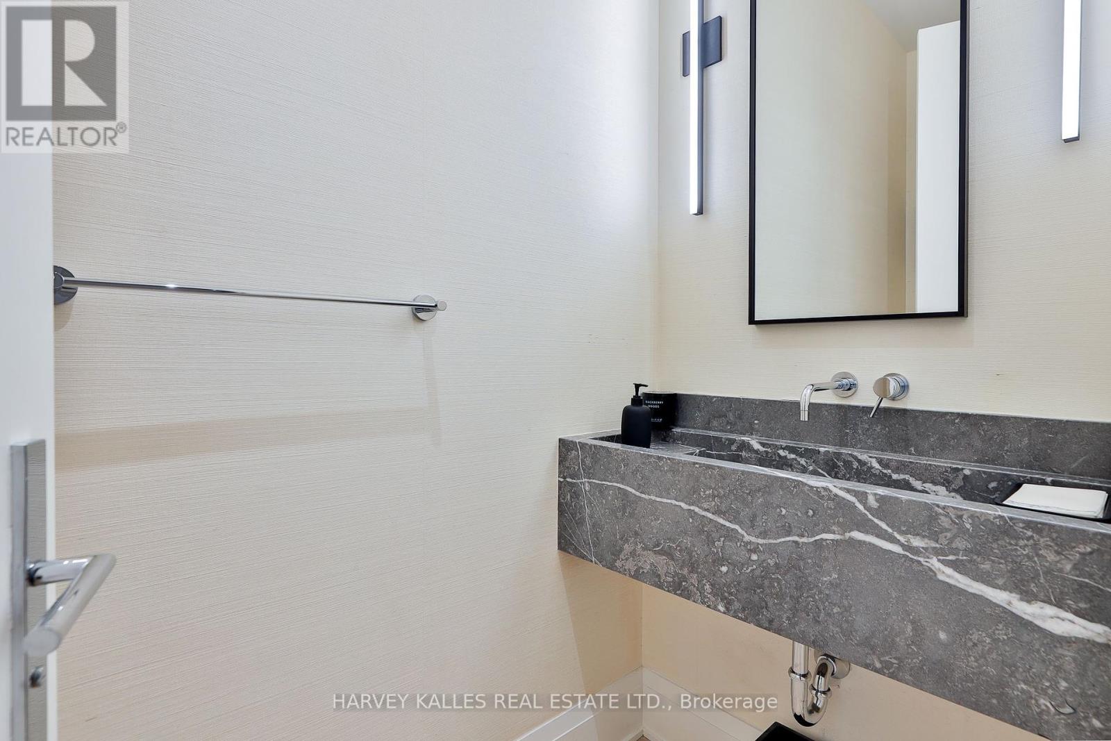 49 Foxbar Road, Toronto, Ontario  M4V 2G5 - Photo 5 - C12411847