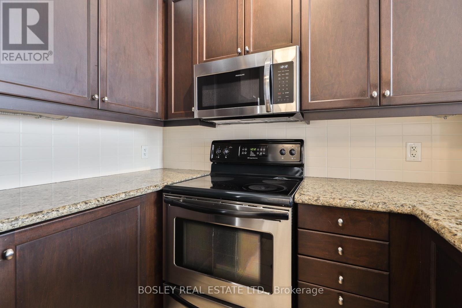 201 - 500 St Clair Avenue W, Toronto, Ontario  M6C 1A8 - Photo 4 - C12411868