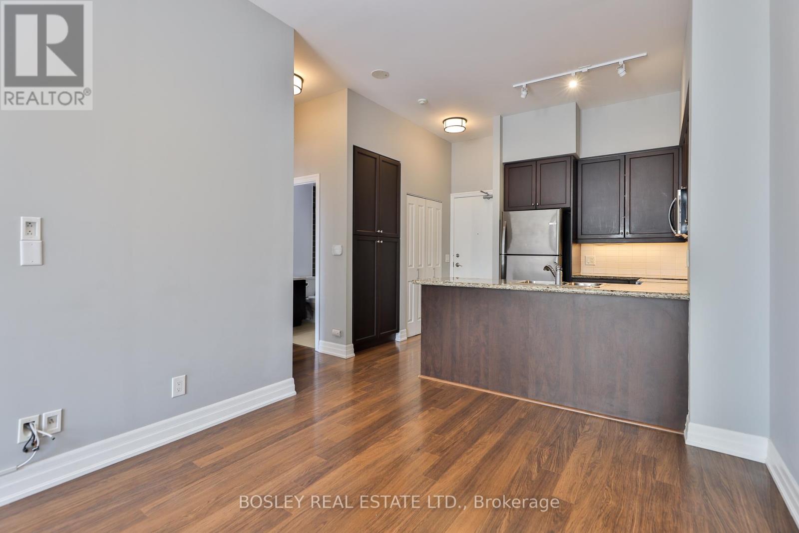 201 - 500 St Clair Avenue W, Toronto, Ontario  M6C 1A8 - Photo 6 - C12411868