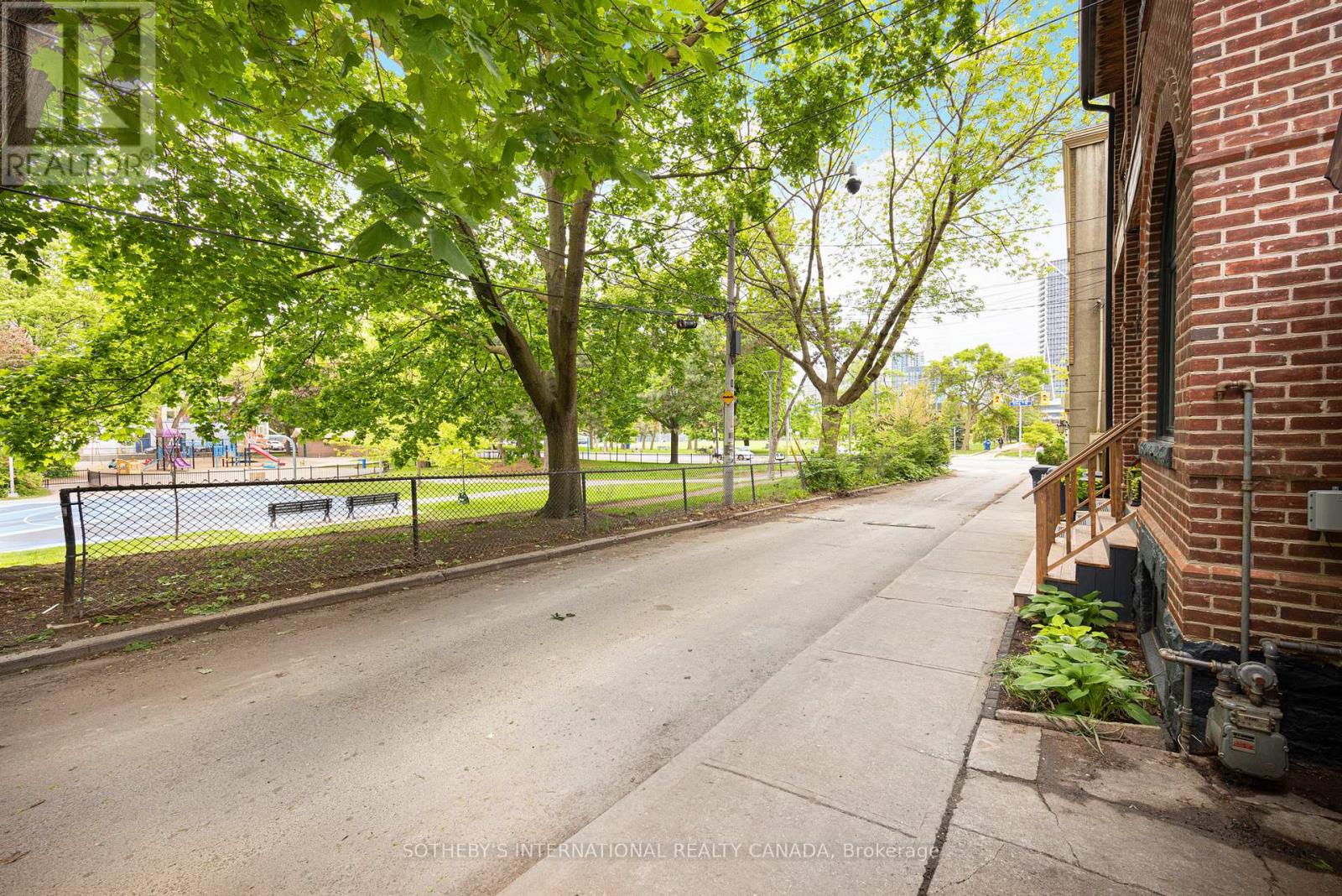 54 Stanley Terrace Avenue, Toronto, Ontario  M6J 2R4 - Photo 36 - C12411924