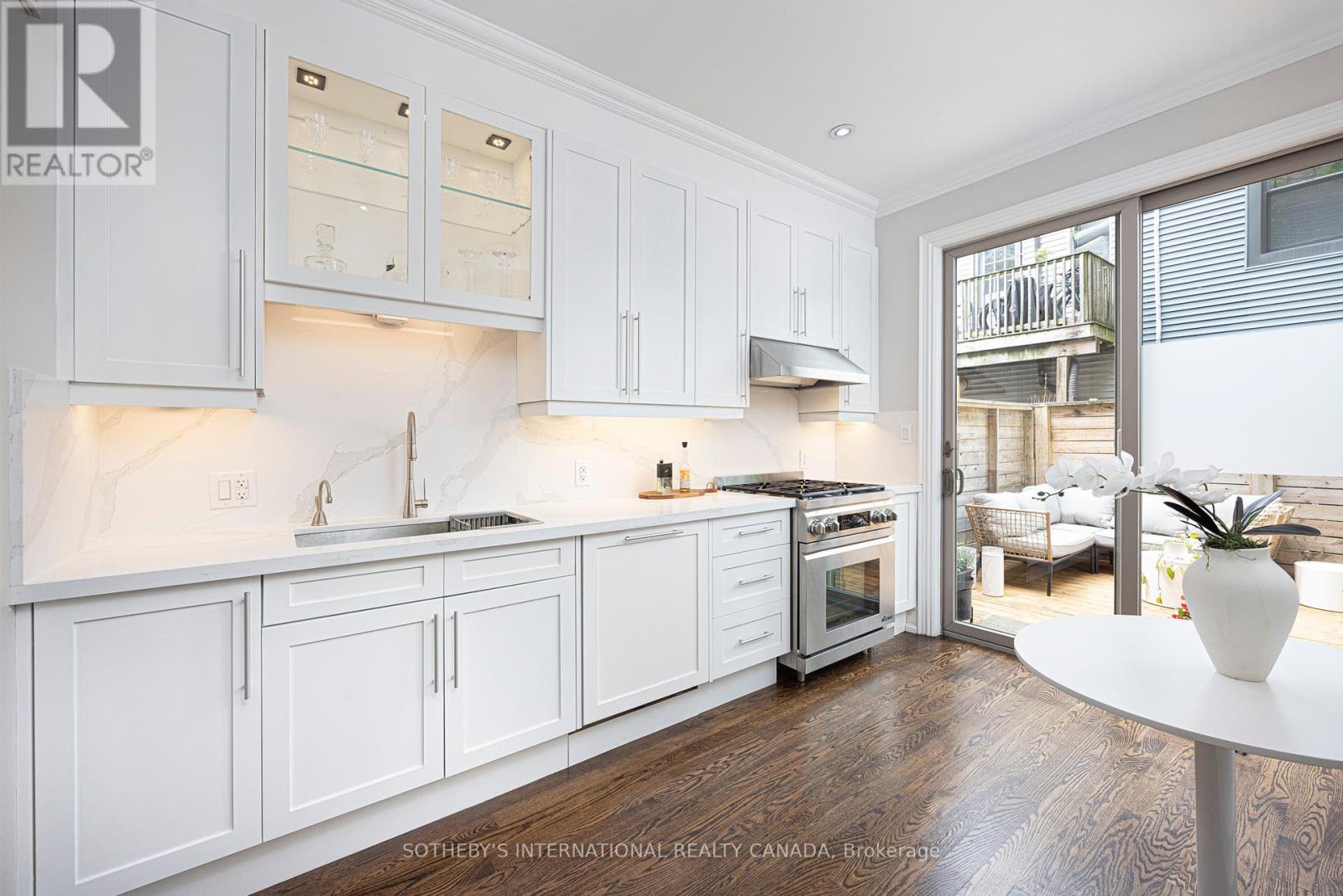 54 Stanley Terrace Avenue, Toronto, Ontario  M6J 2R4 - Photo 8 - C12411924