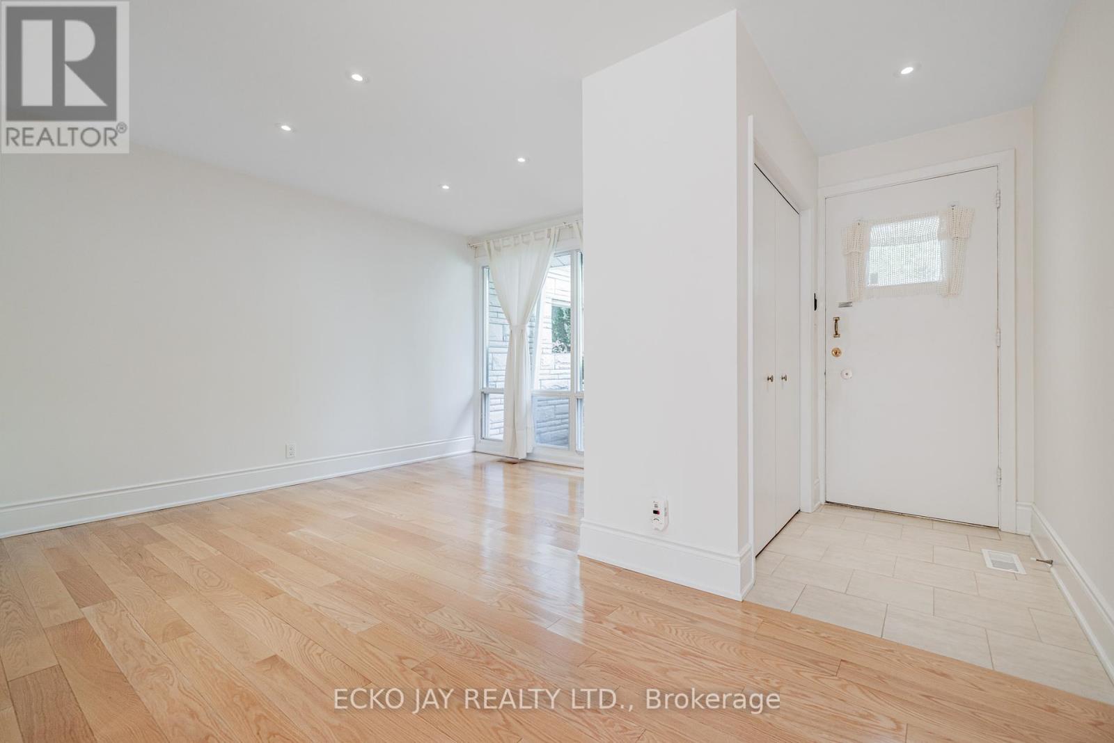46 Wallingford Road, Toronto, Ontario  M3A 2T9 - Photo 4 - C12412026