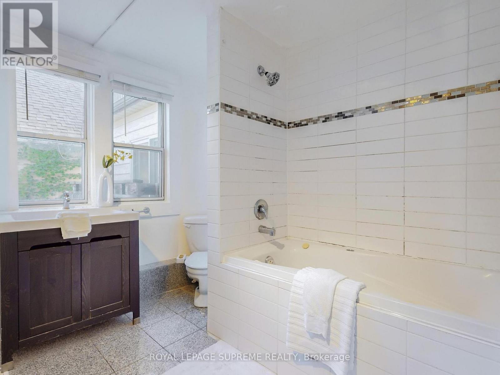 370 Jones Avenue, Toronto (Blake-Jones), Ontario  M4J 3G3 - Photo 17 - E12411899