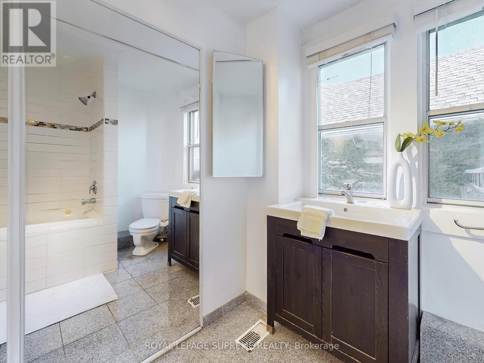 370 Jones Avenue, Toronto (Blake-Jones), Ontario  M4J 3G3 - Photo 18 - E12411899