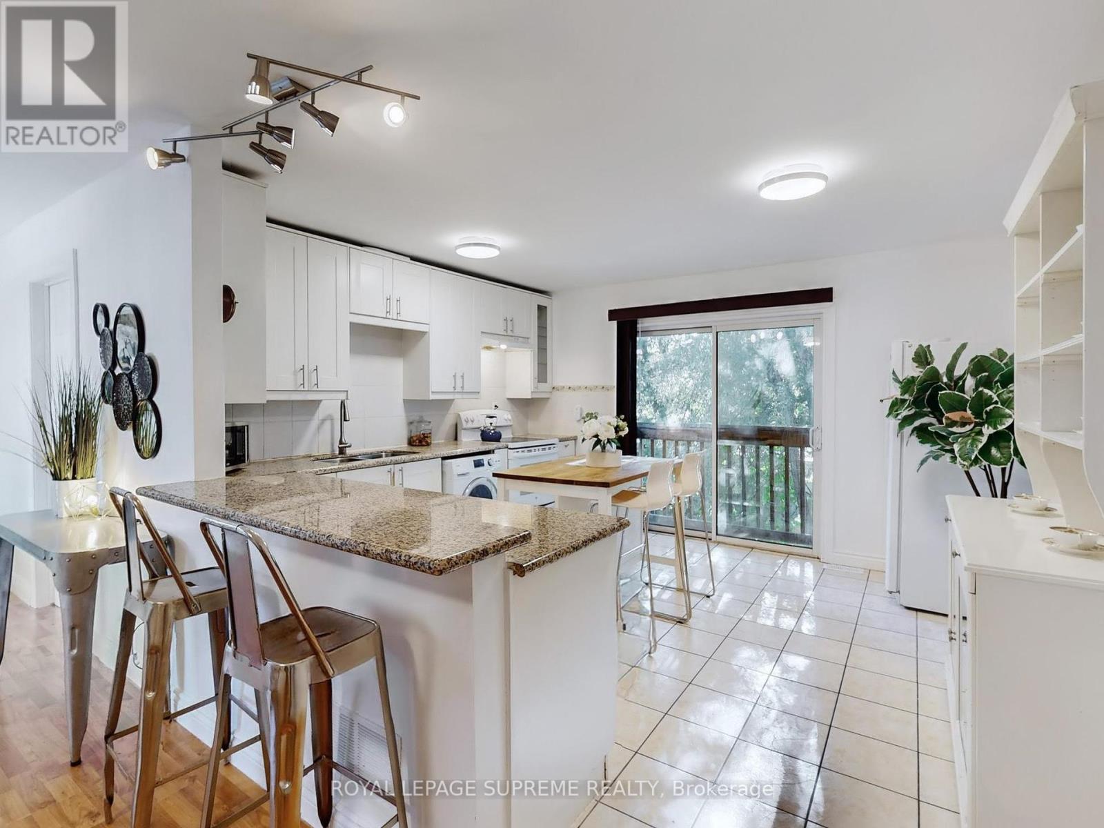 370 Jones Avenue, Toronto (Blake-Jones), Ontario  M4J 3G3 - Photo 9 - E12411899