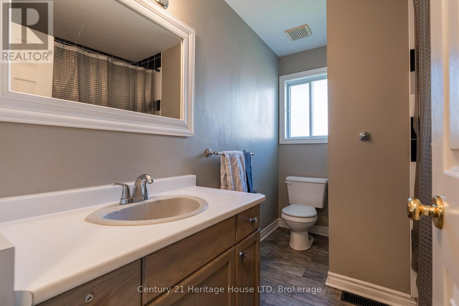 160 Northwood Drive, Welland, Ontario  L3C 6V9 - Photo 17 - X12412113