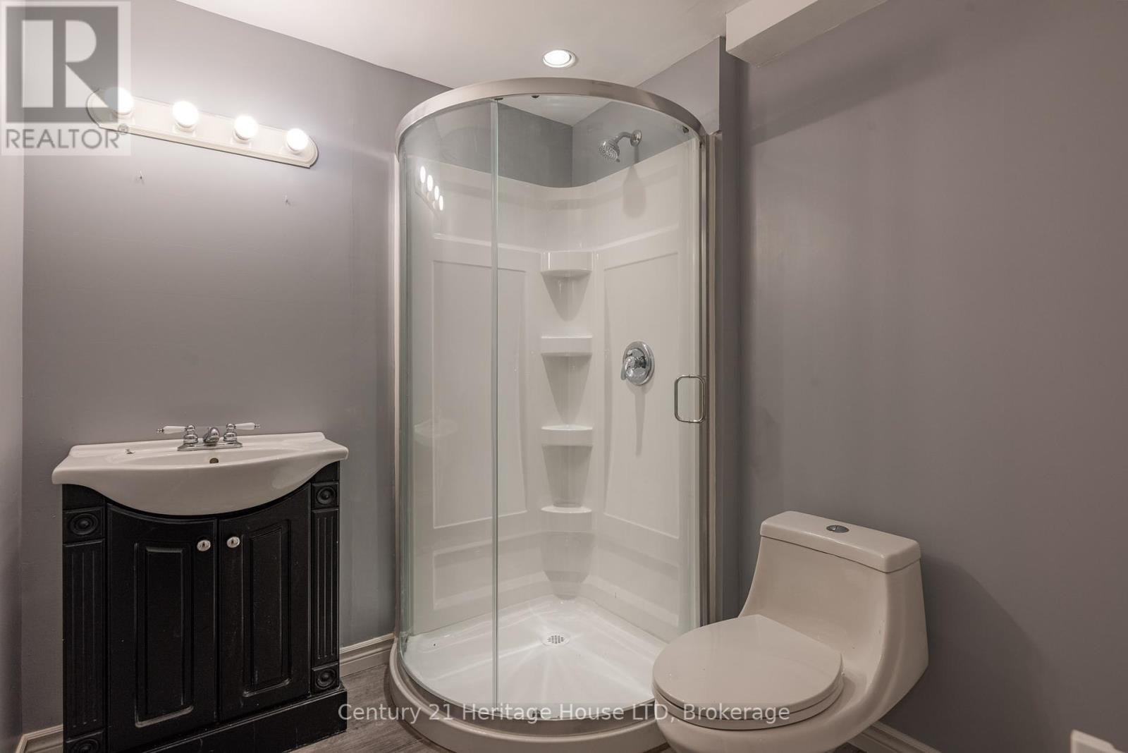 160 Northwood Drive, Welland, Ontario  L3C 6V9 - Photo 24 - X12412113