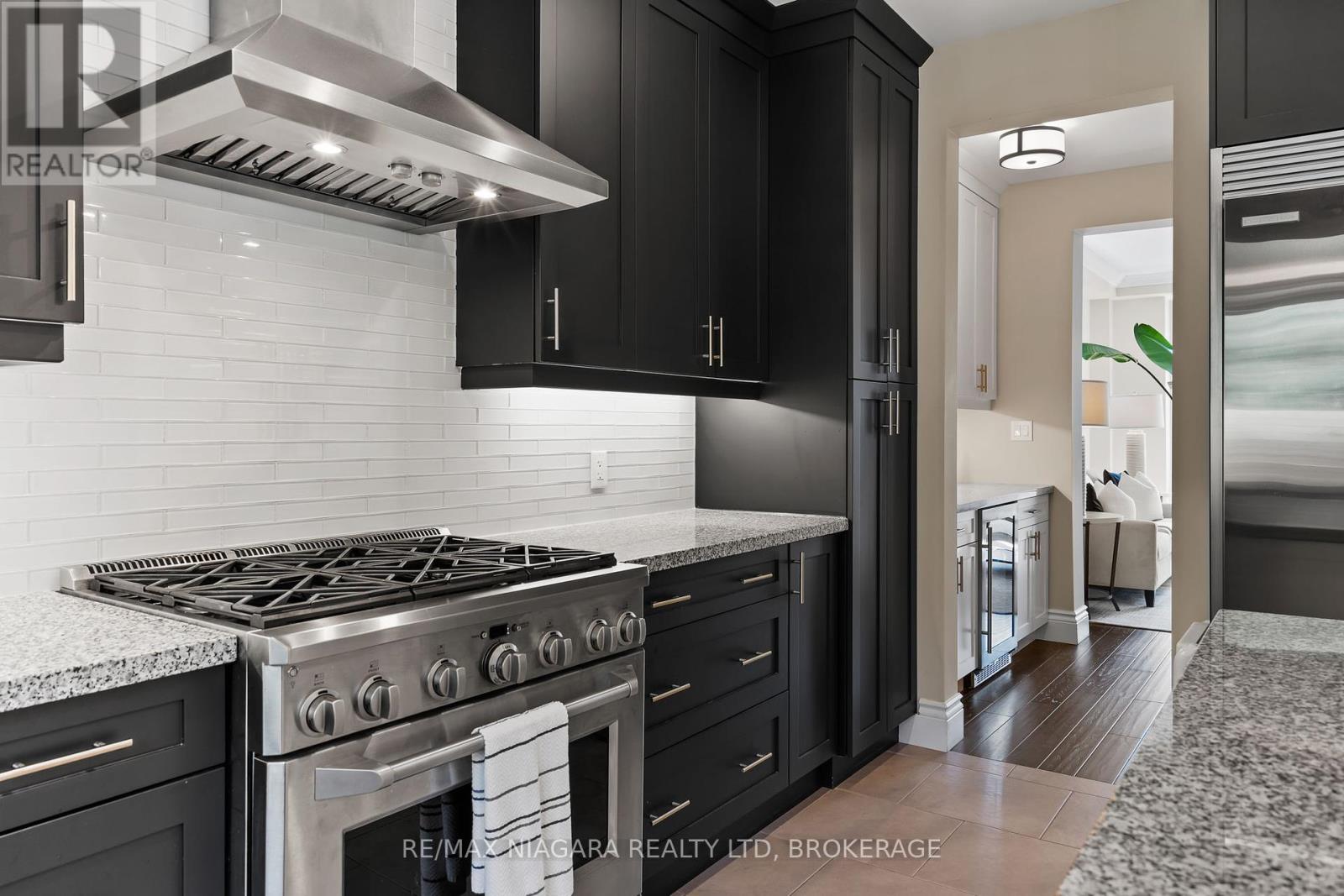 54 Philmori Boulevard, Pelham, Ontario  L0S 1E5 - Photo 11 - X12412168
