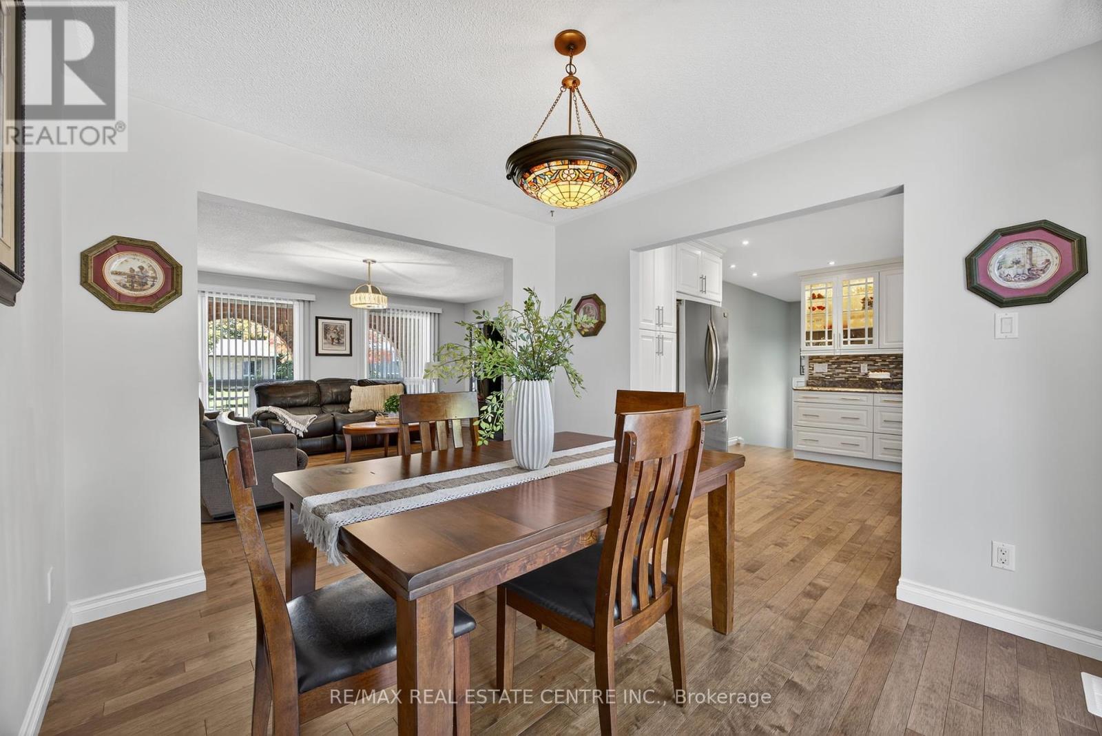3047 Sandy Cove Drive, Innisfil, Ontario  L9S 2K1 - Photo 11 - N12411835
