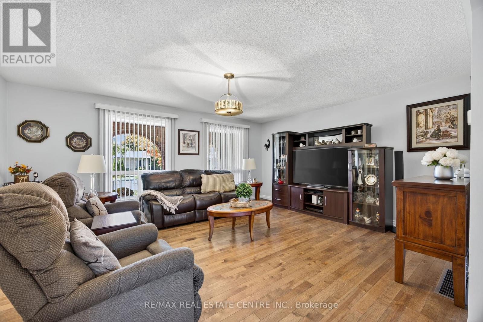 3047 Sandy Cove Drive, Innisfil, Ontario  L9S 2K1 - Photo 13 - N12411835