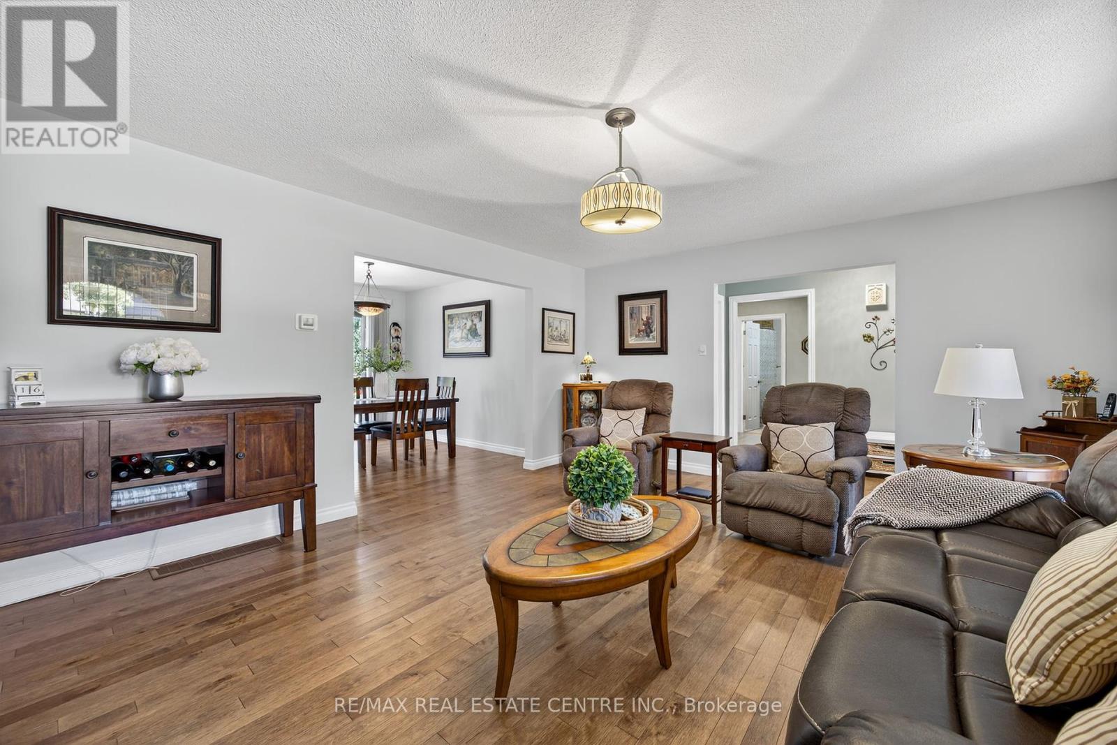 3047 Sandy Cove Drive, Innisfil, Ontario  L9S 2K1 - Photo 14 - N12411835