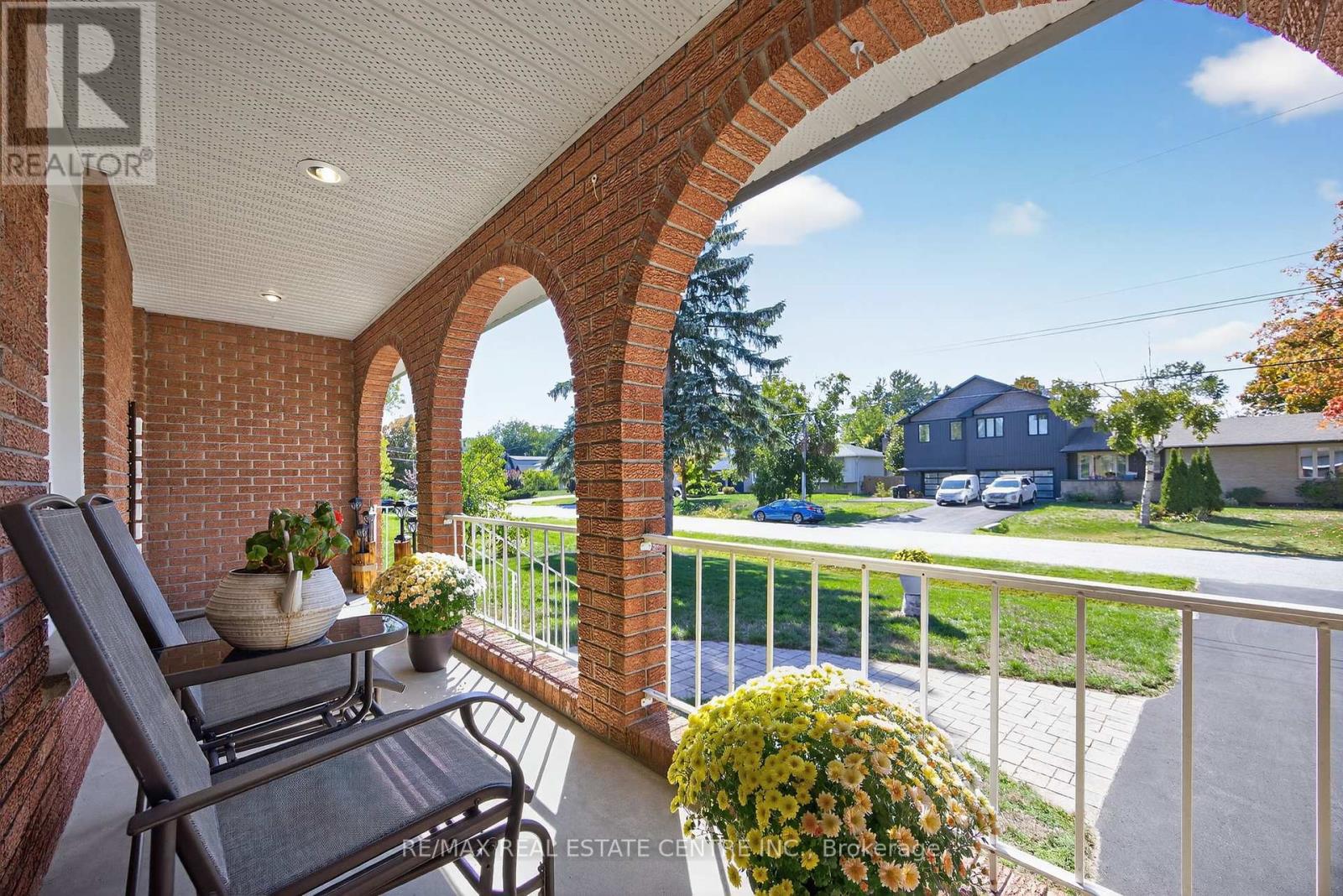3047 Sandy Cove Drive, Innisfil, Ontario  L9S 2K1 - Photo 4 - N12411835
