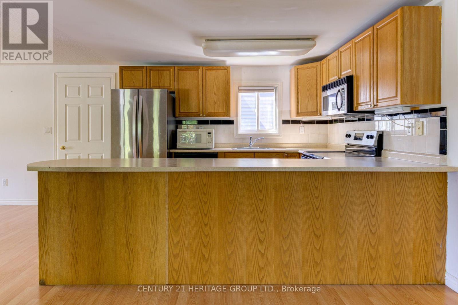 42 Shamrock Crescent, Essa, Ontario  L0M 1B1 - Photo 11 - N12411867