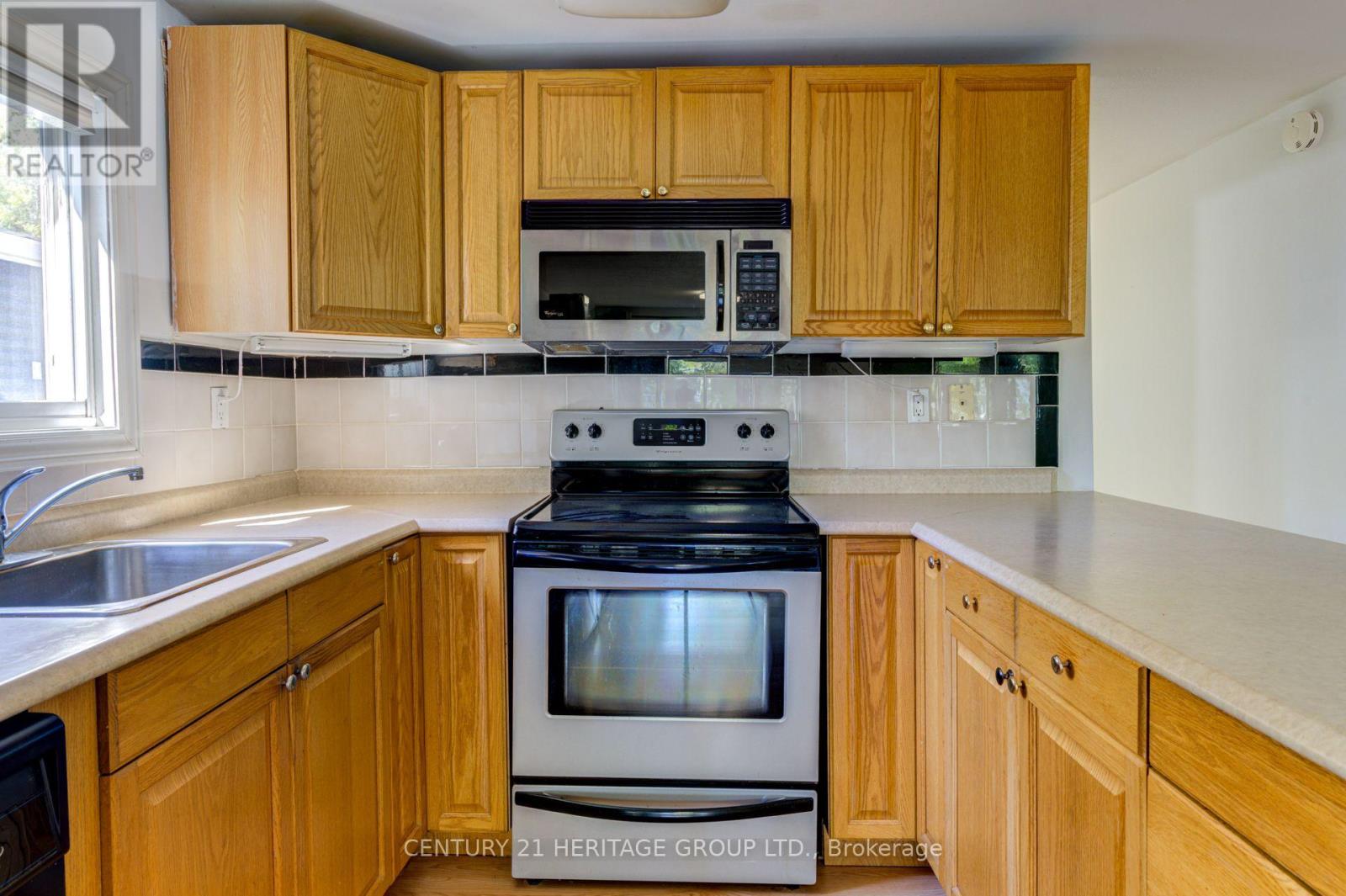 42 Shamrock Crescent, Essa, Ontario  L0M 1B1 - Photo 12 - N12411867