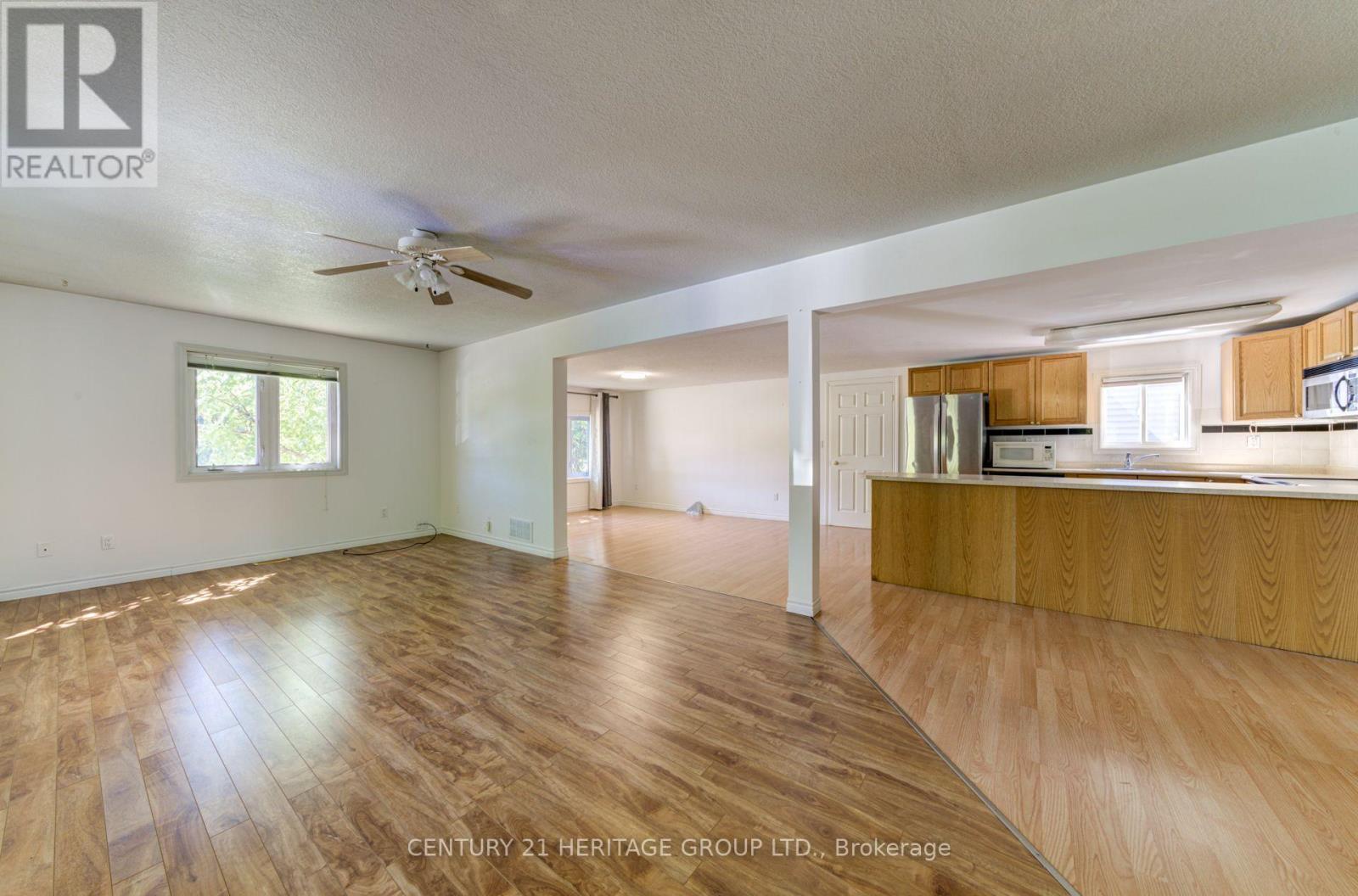 42 Shamrock Crescent, Essa, Ontario  L0M 1B1 - Photo 16 - N12411867