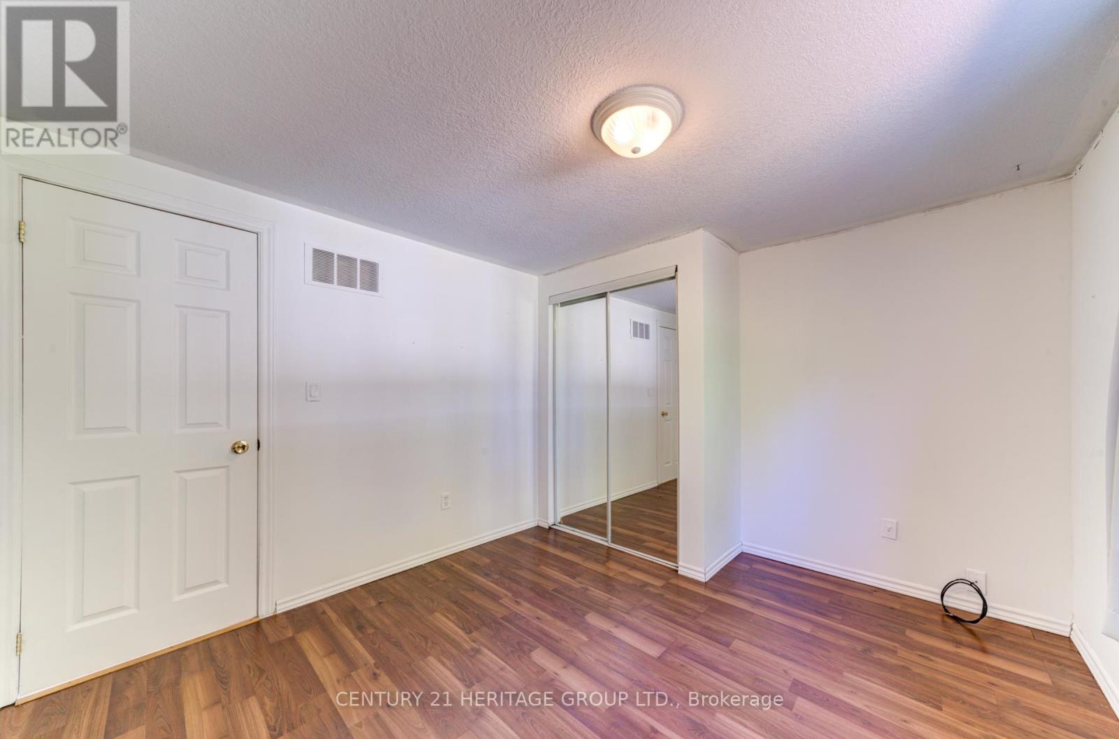 42 Shamrock Crescent, Essa, Ontario  L0M 1B1 - Photo 19 - N12411867