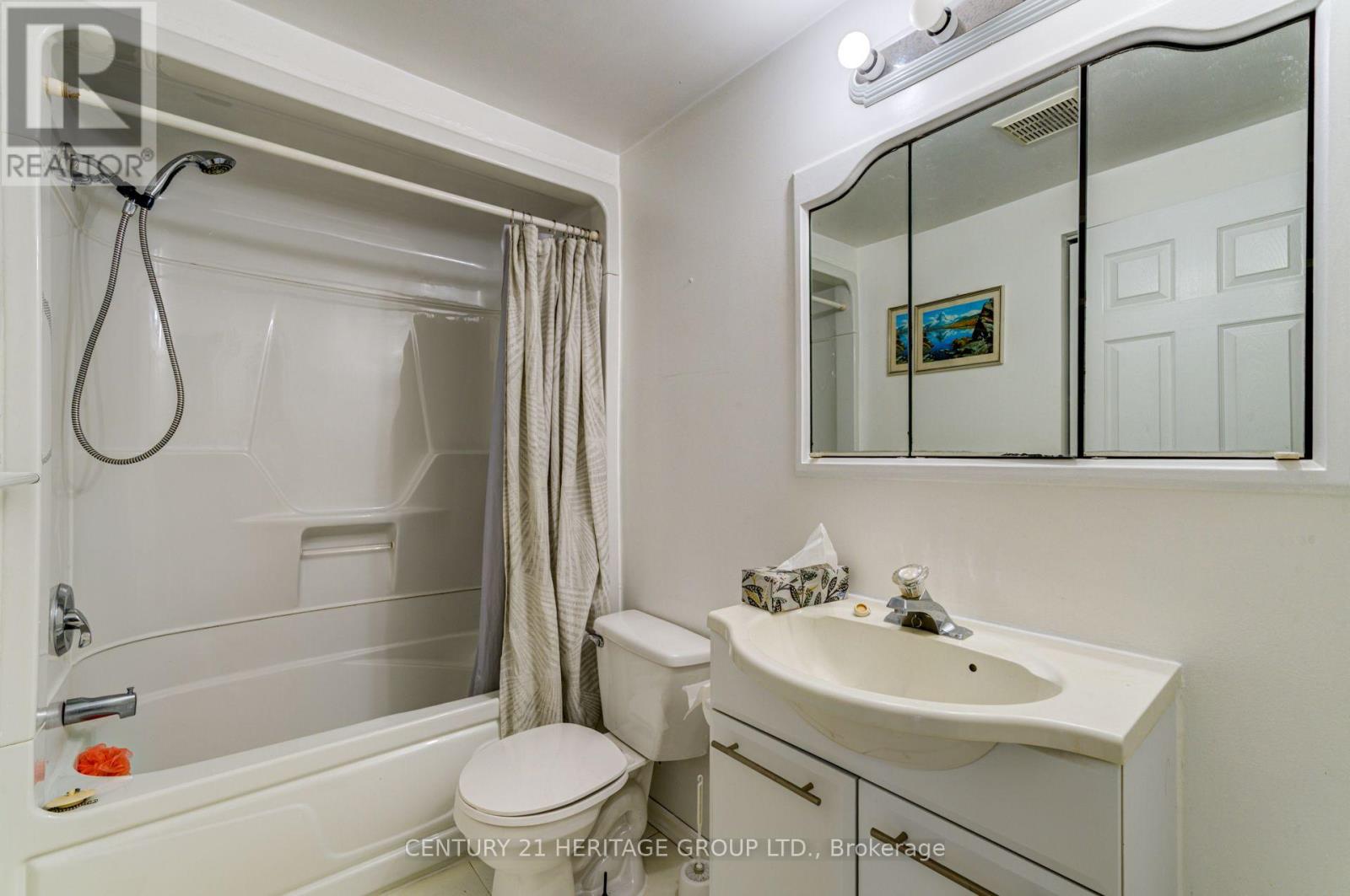 42 Shamrock Crescent, Essa, Ontario  L0M 1B1 - Photo 20 - N12411867