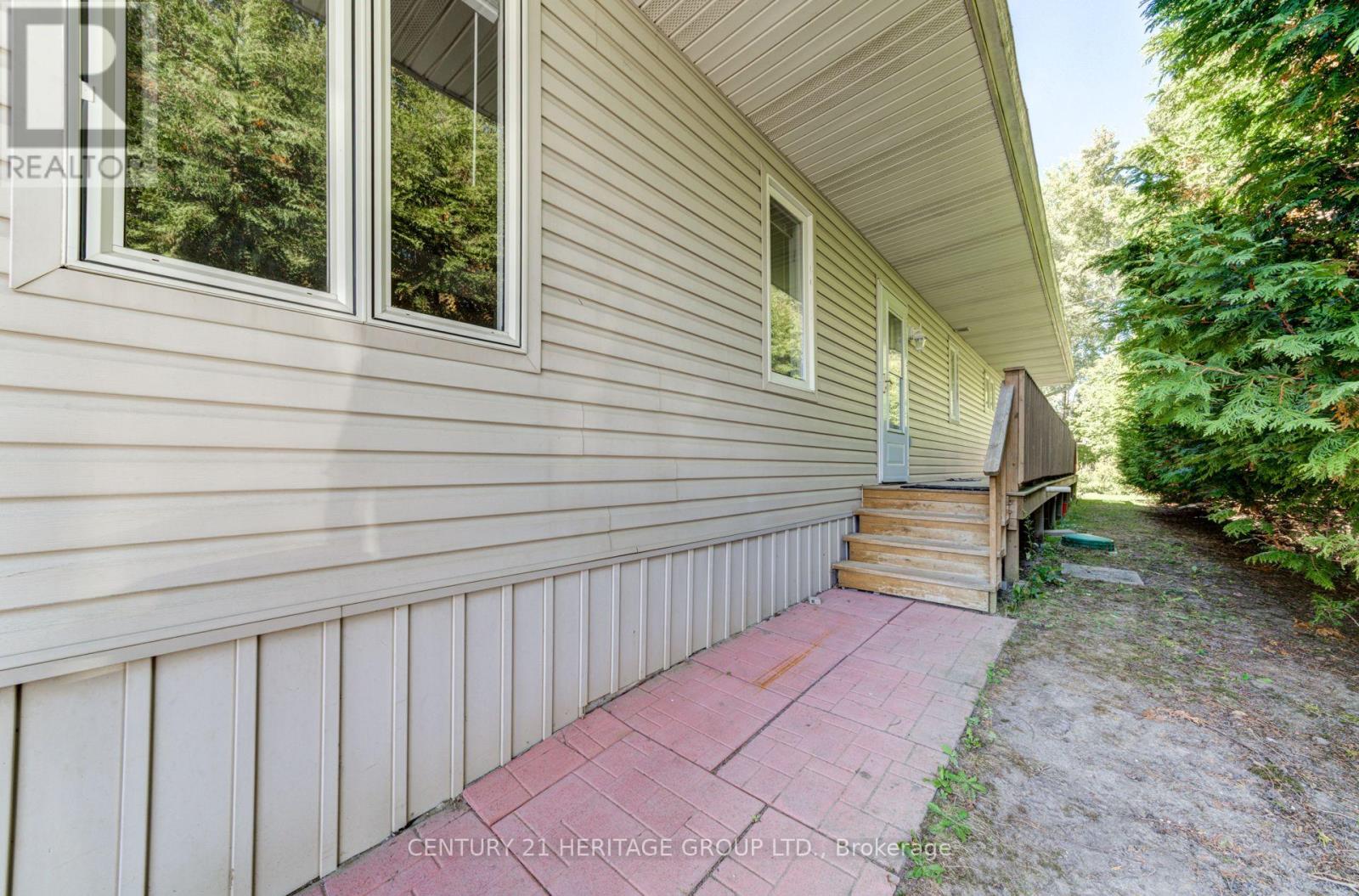 42 Shamrock Crescent, Essa, Ontario  L0M 1B1 - Photo 24 - N12411867