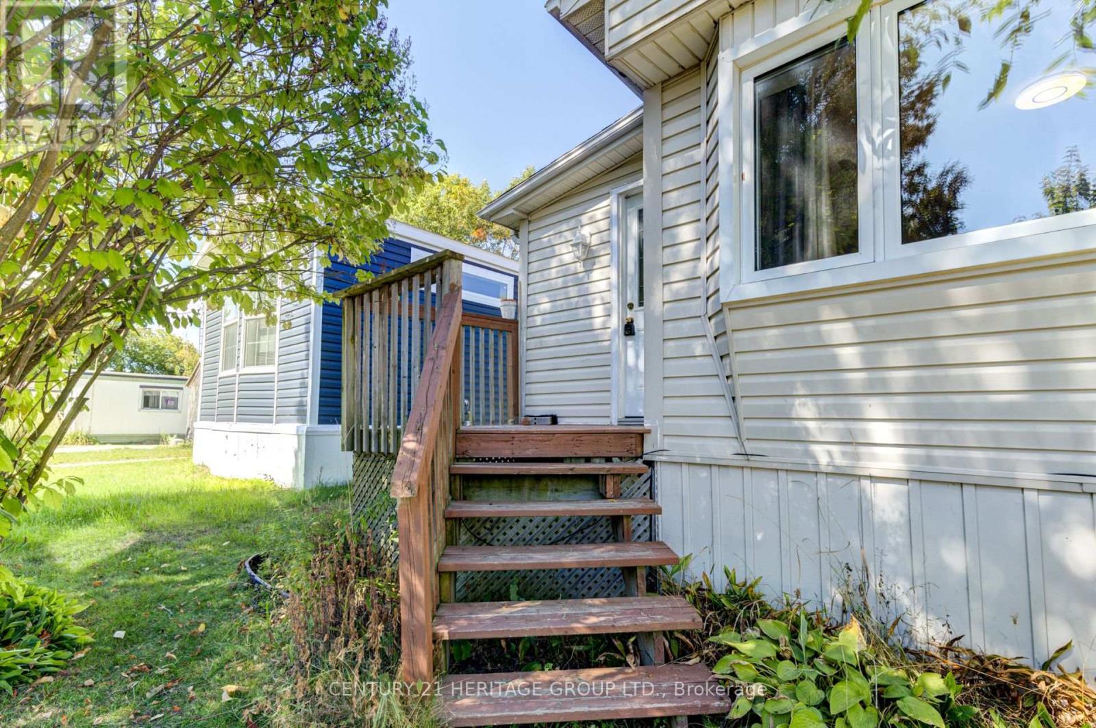42 Shamrock Crescent, Essa, Ontario  L0M 1B1 - Photo 3 - N12411867