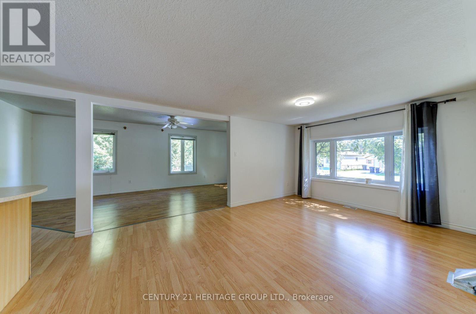 42 Shamrock Crescent, Essa, Ontario  L0M 1B1 - Photo 5 - N12411867