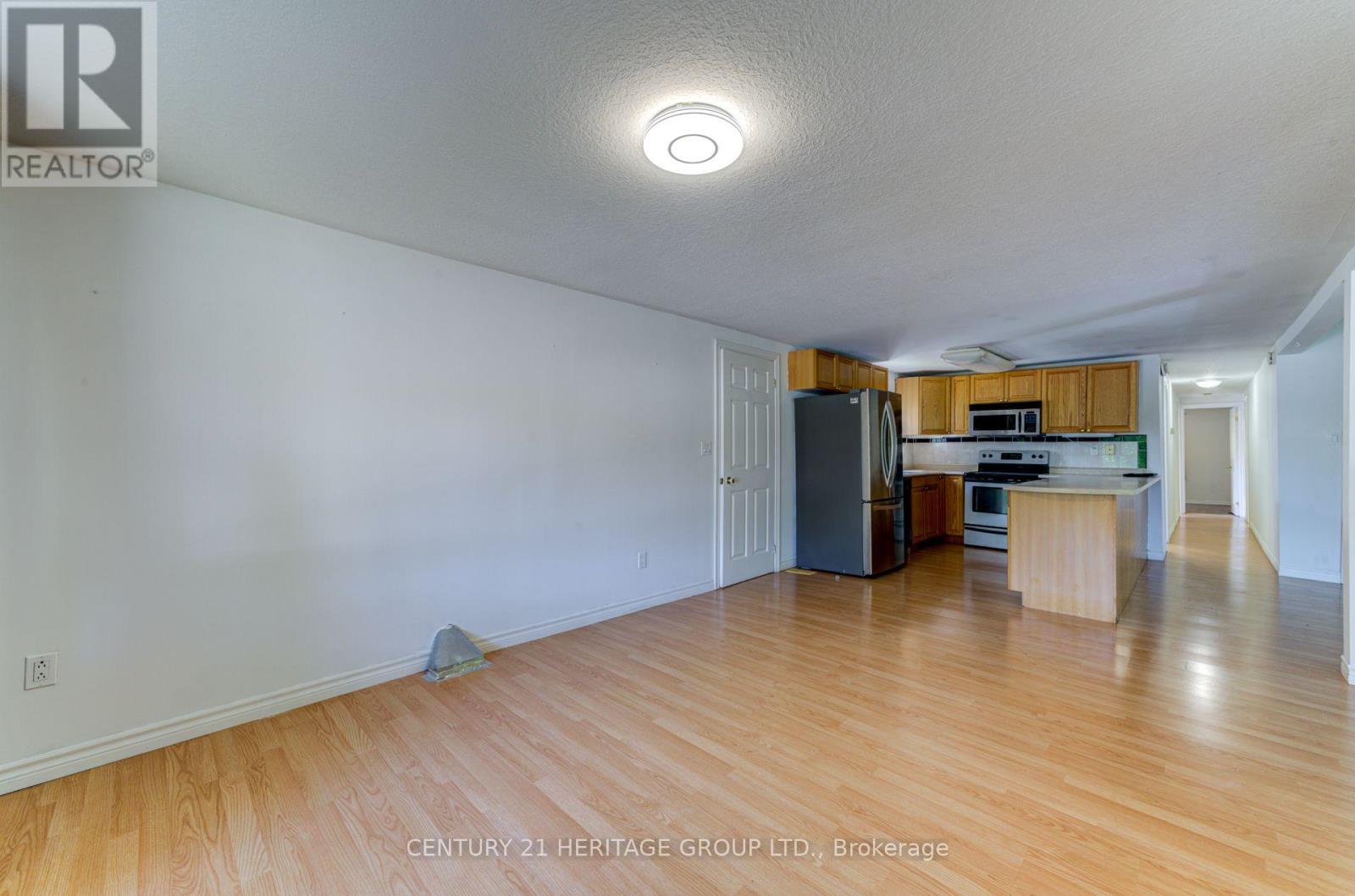 42 Shamrock Crescent, Essa, Ontario  L0M 1B1 - Photo 8 - N12411867
