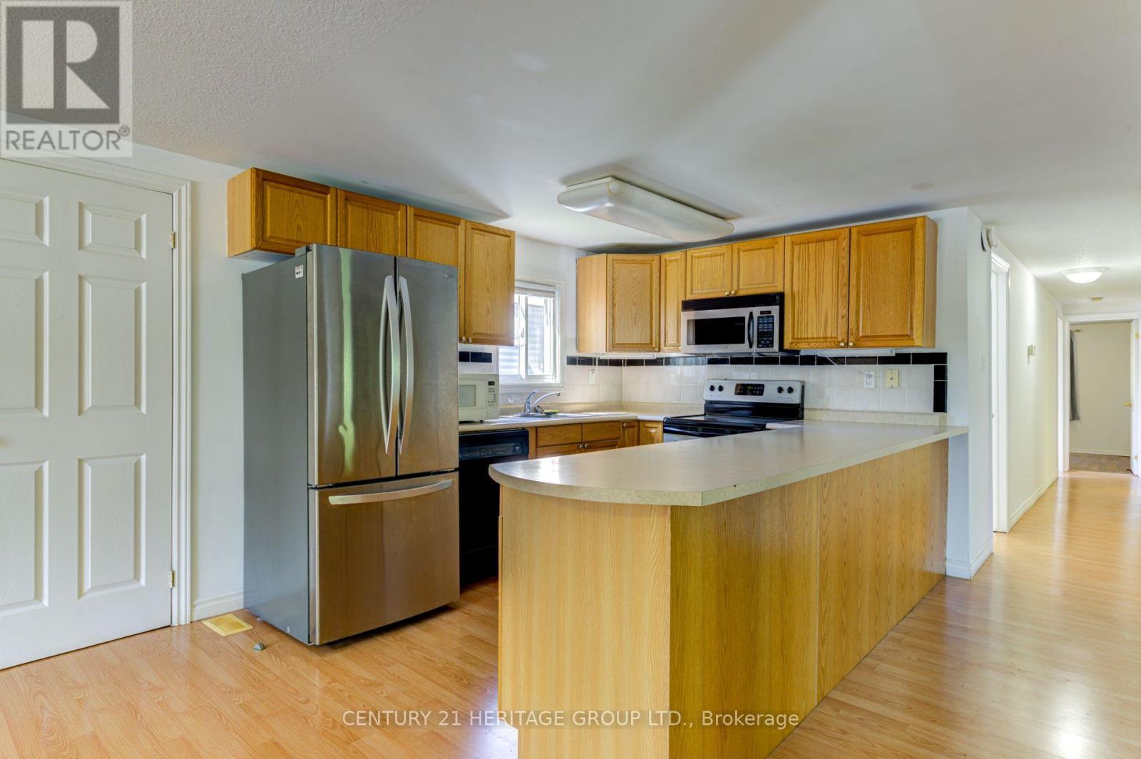 42 Shamrock Crescent, Essa, Ontario  L0M 1B1 - Photo 9 - N12411867