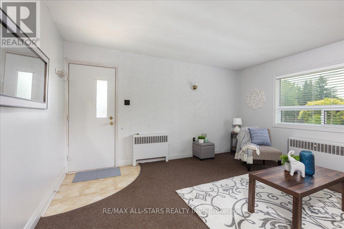 84 Metro Road N, Georgina, Ontario  L4P 1C4 - Photo 13 - N12411886