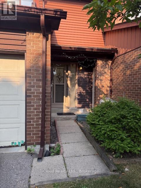42 - 11 Plaisance Rd Road E, Richmond Hill, Ontario  L4C 5H1 - Photo 2 - N12411960
