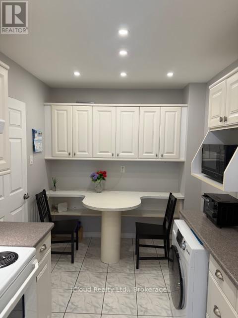 42 - 11 Plaisance Rd Road E, Richmond Hill, Ontario  L4C 5H1 - Photo 3 - N12411960