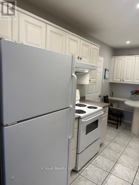 42 - 11 Plaisance Rd Road E, Richmond Hill, Ontario  L4C 5H1 - Photo 4 - N12411960